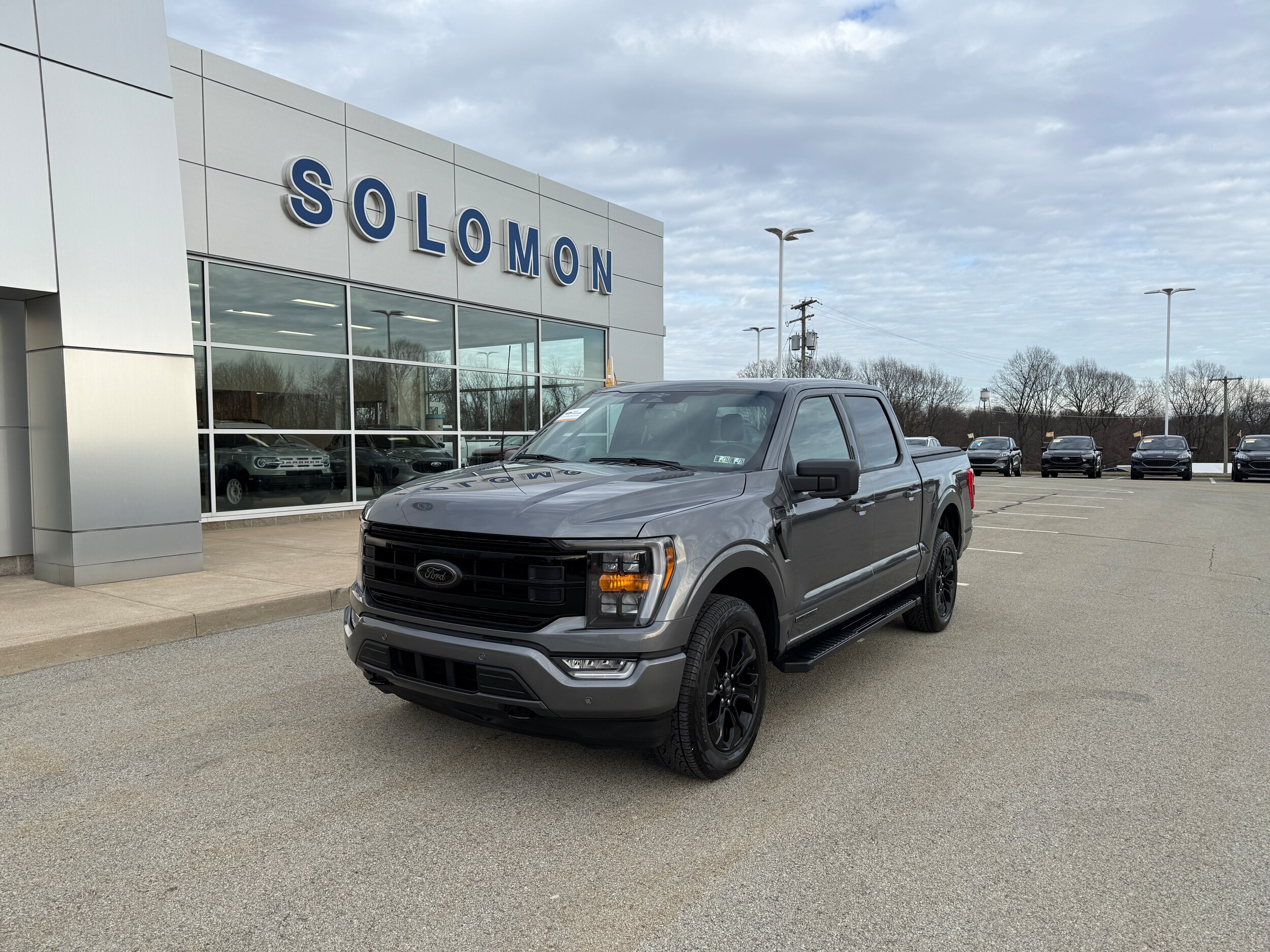 2023 Ford F-150 XLT photo 2