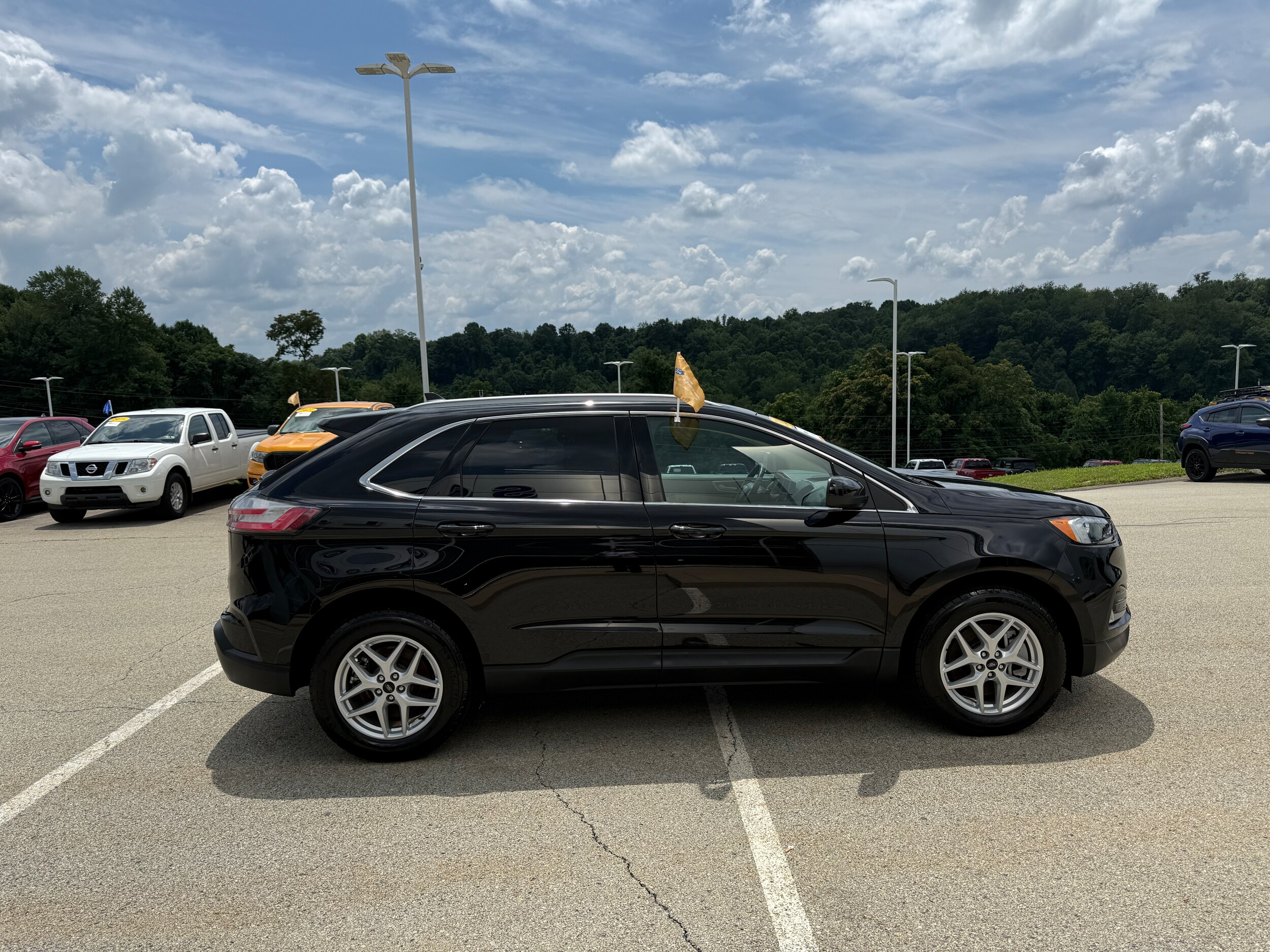 2023 Ford Edge SEL photo 4