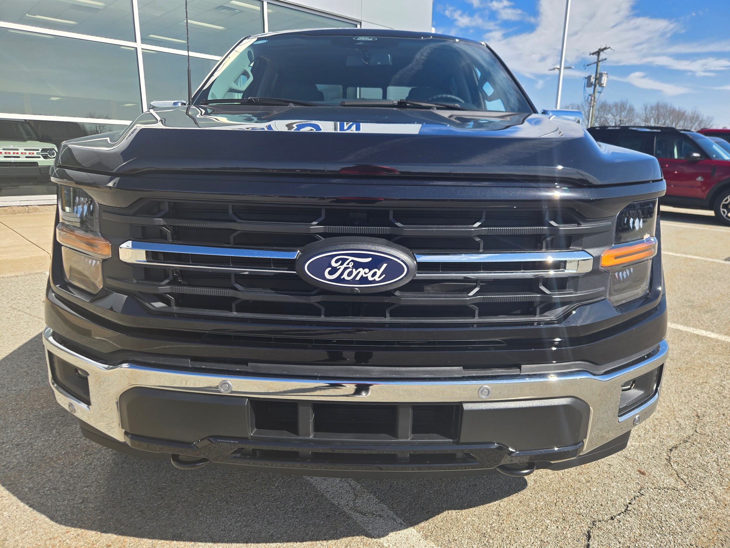 2025 Ford F-150 XLT photo 2