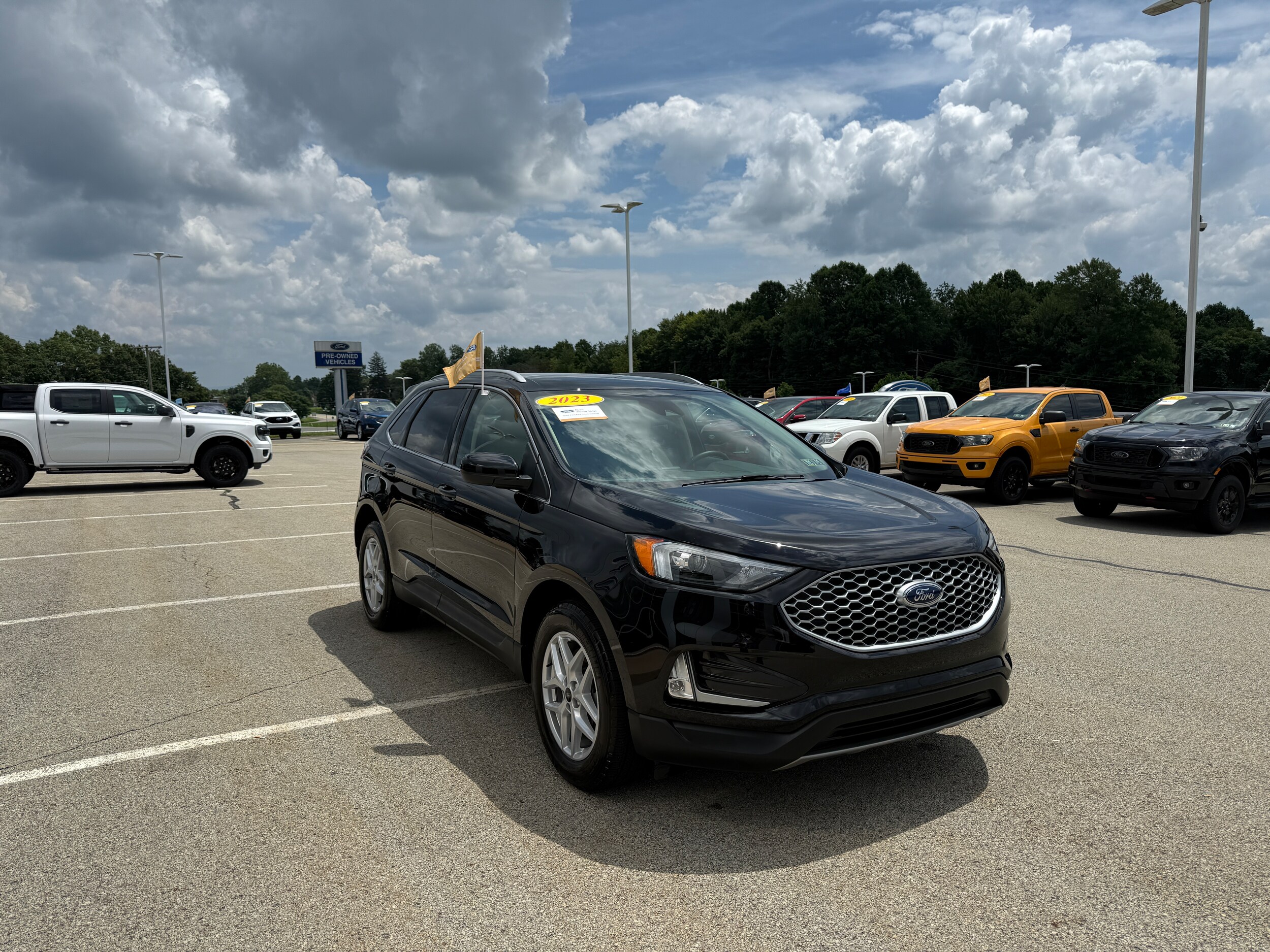 2023 Ford Edge SEL photo 3