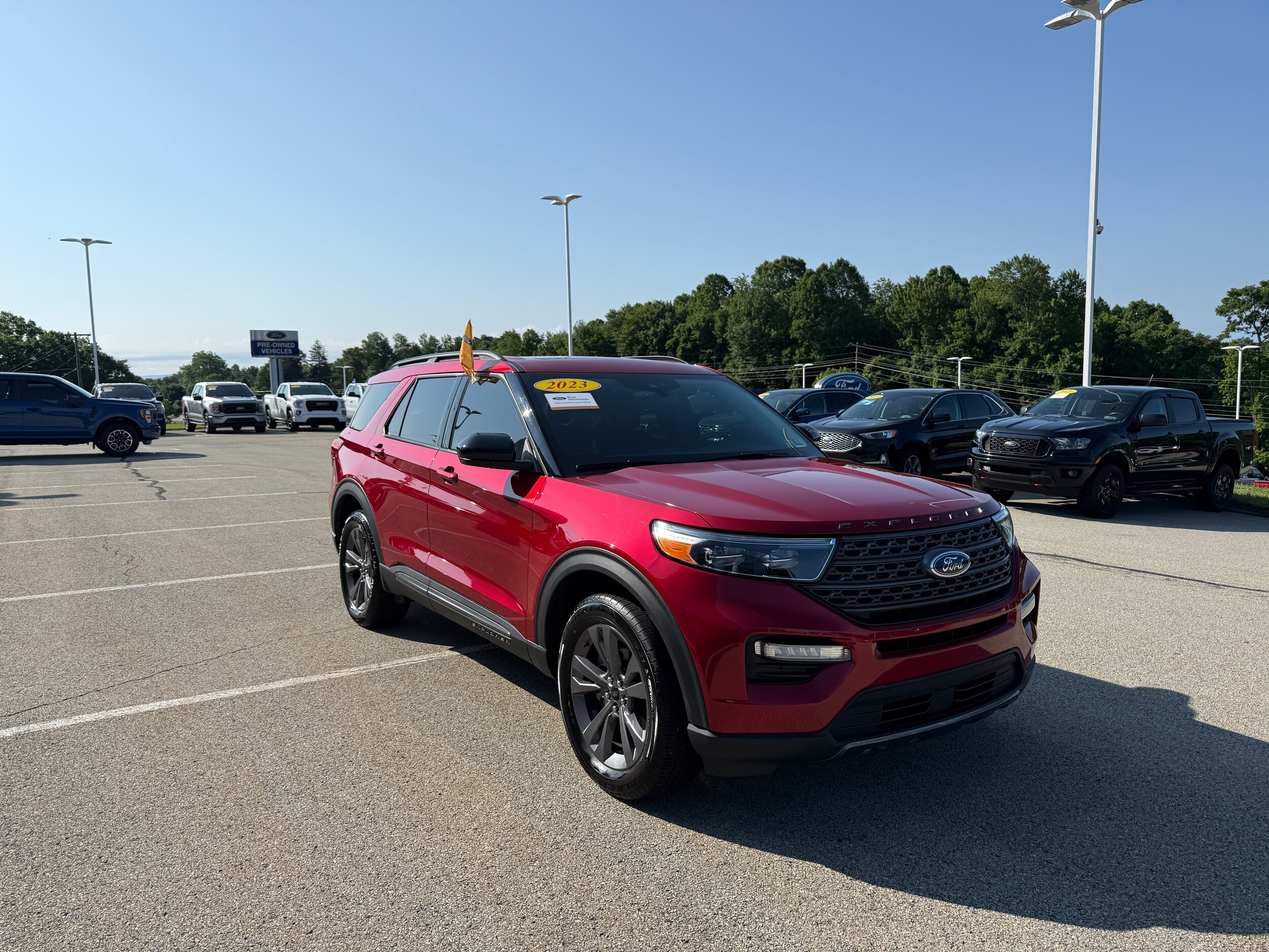 2023 Ford Explorer XLT photo 3
