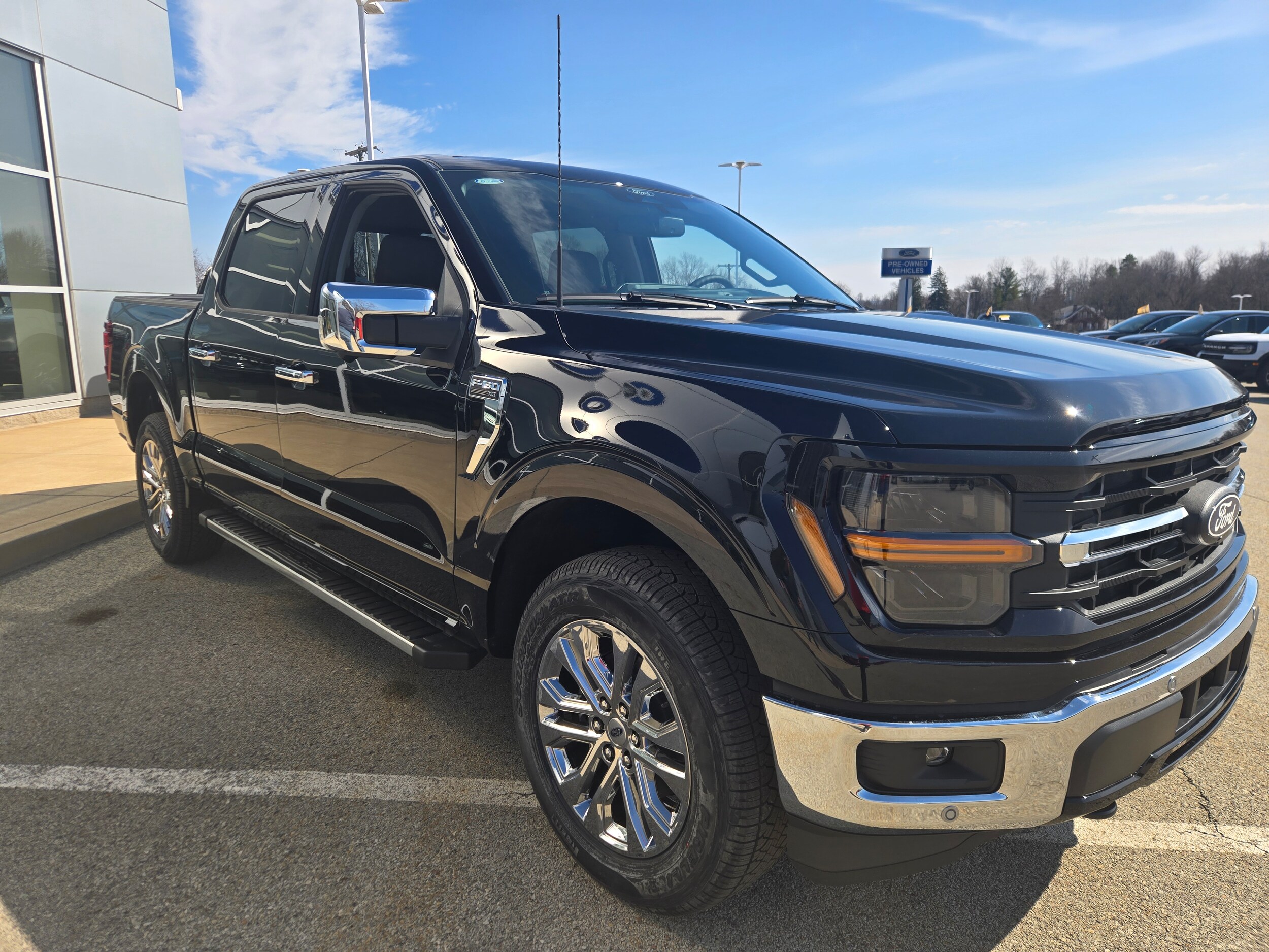 2025 Ford F-150 XLT photo 3