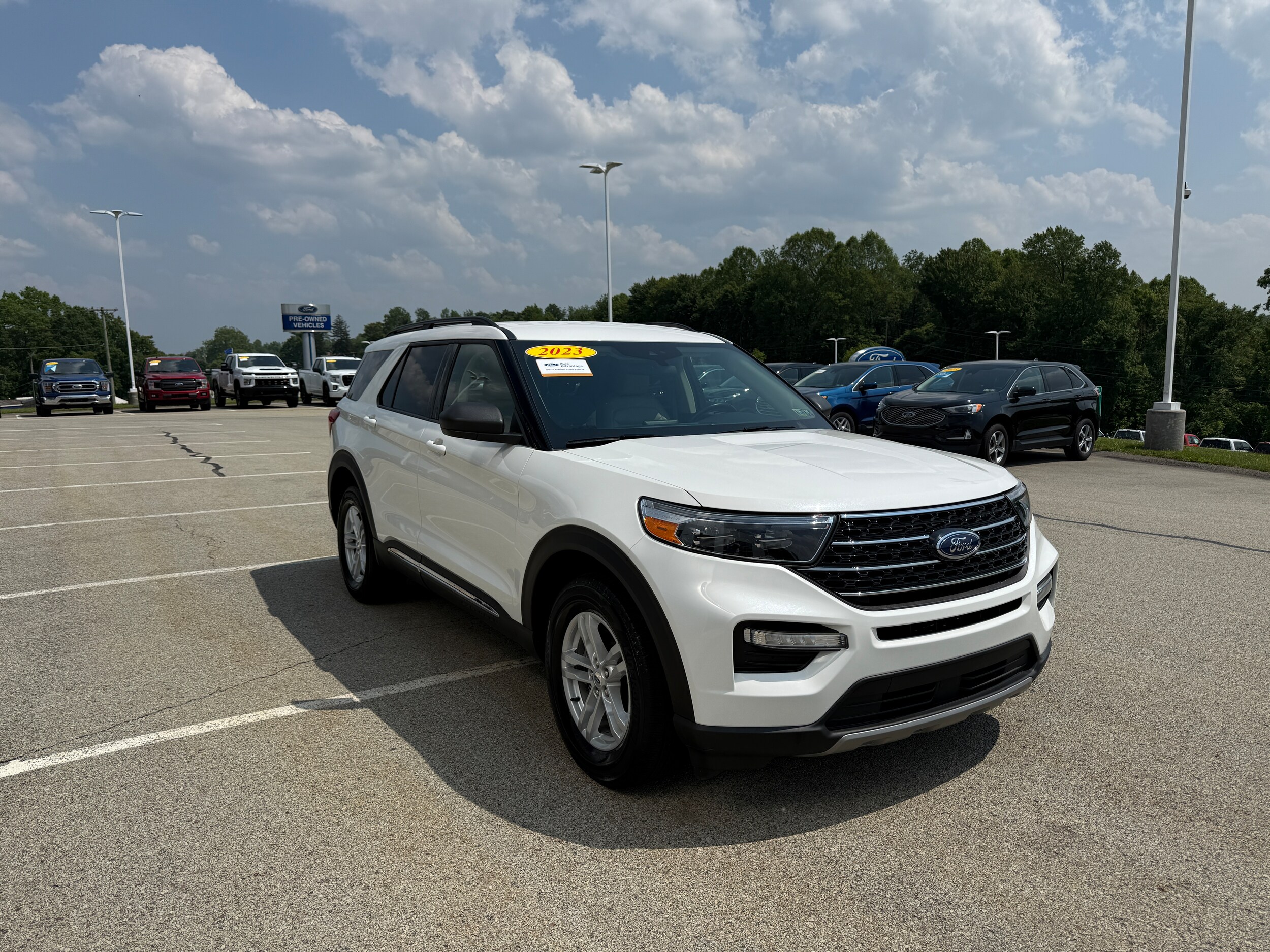 2023 Ford Explorer XLT photo 2