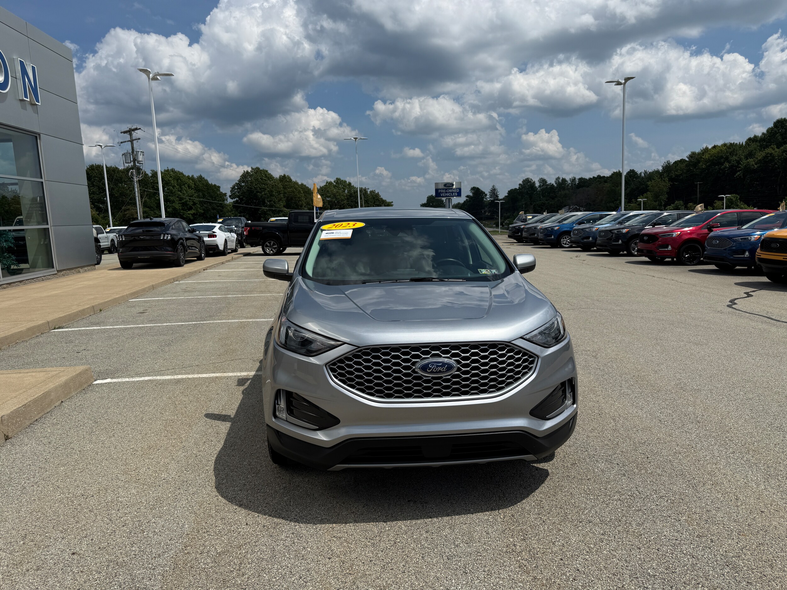 2023 Ford Edge SEL photo 2