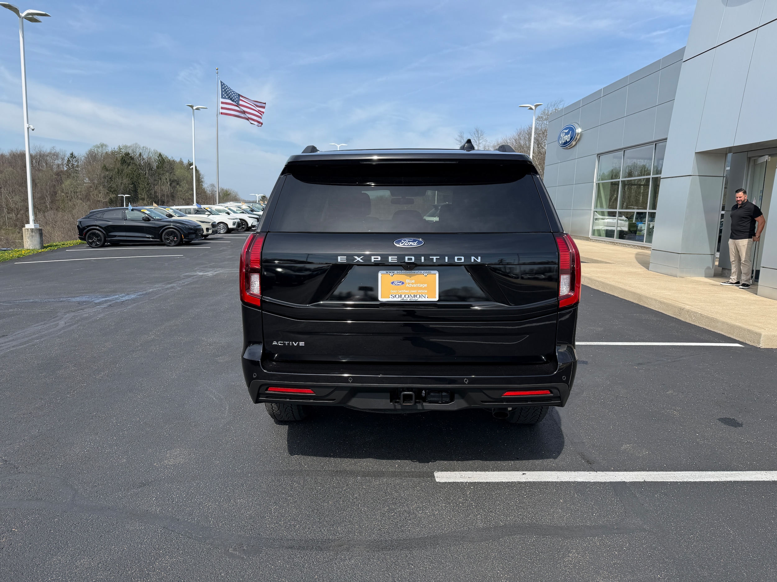 View vehicle photo 7