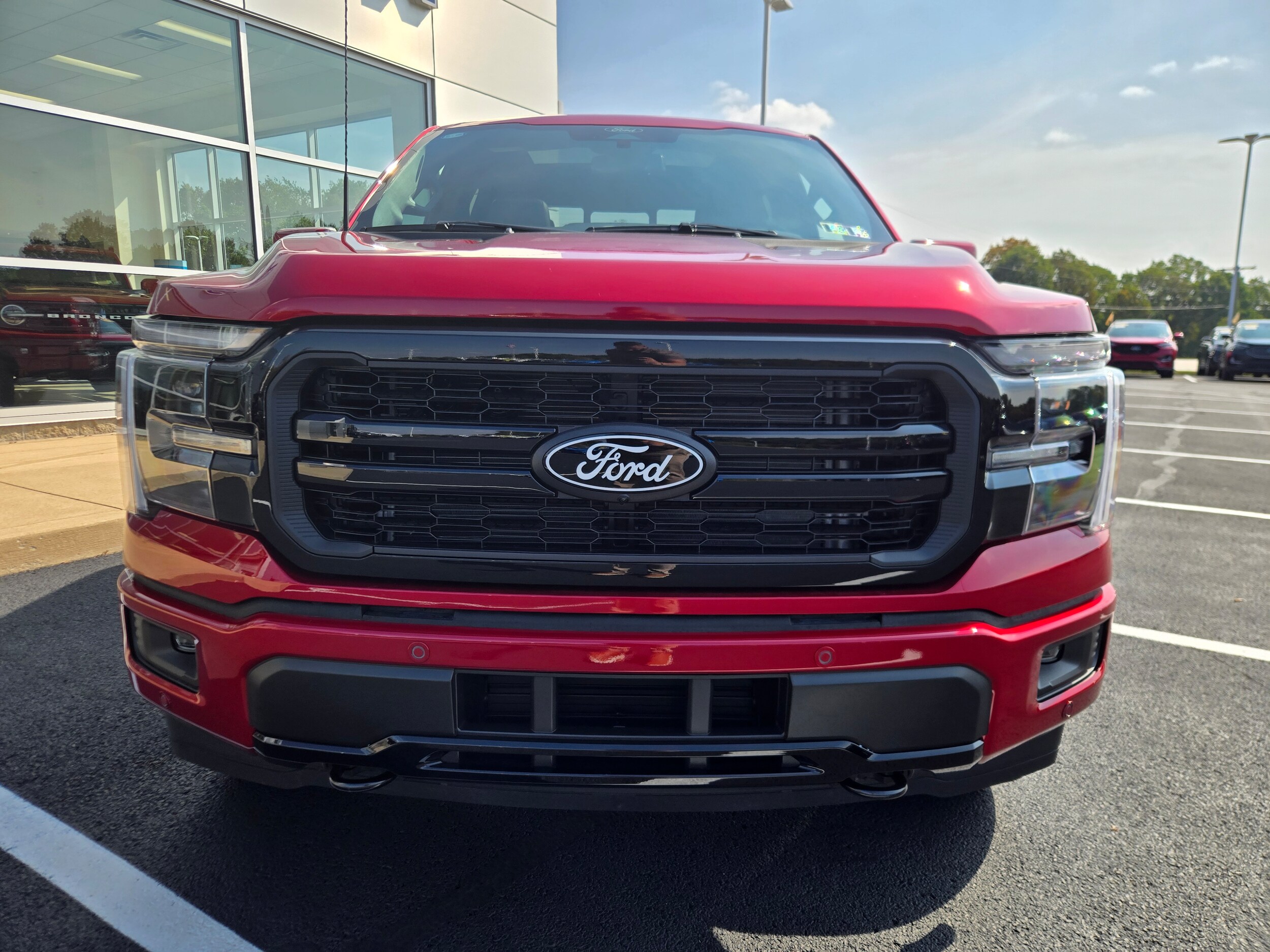 2025 Ford F-150 Lariat photo 2
