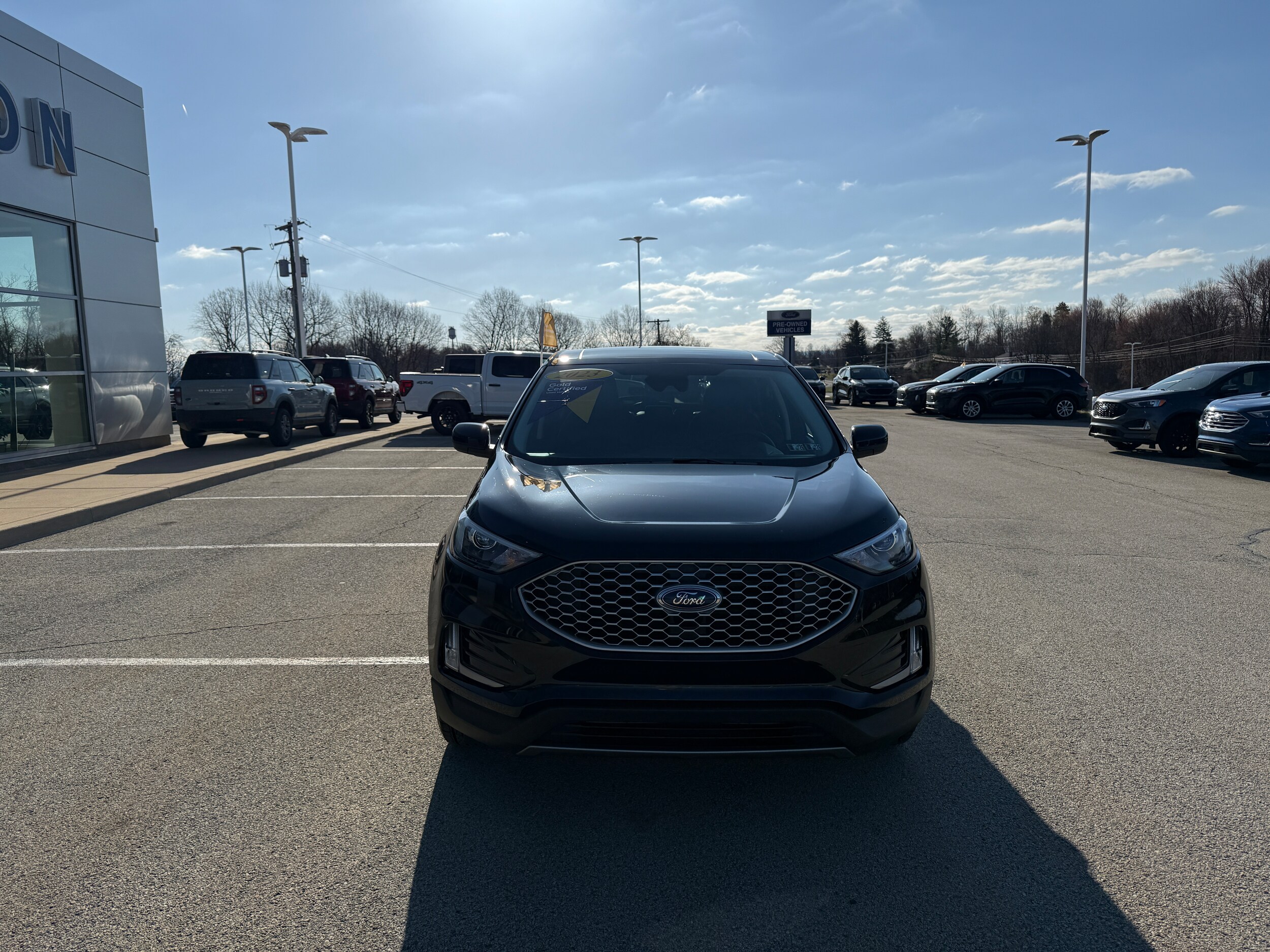 2023 Ford Edge SEL photo 2