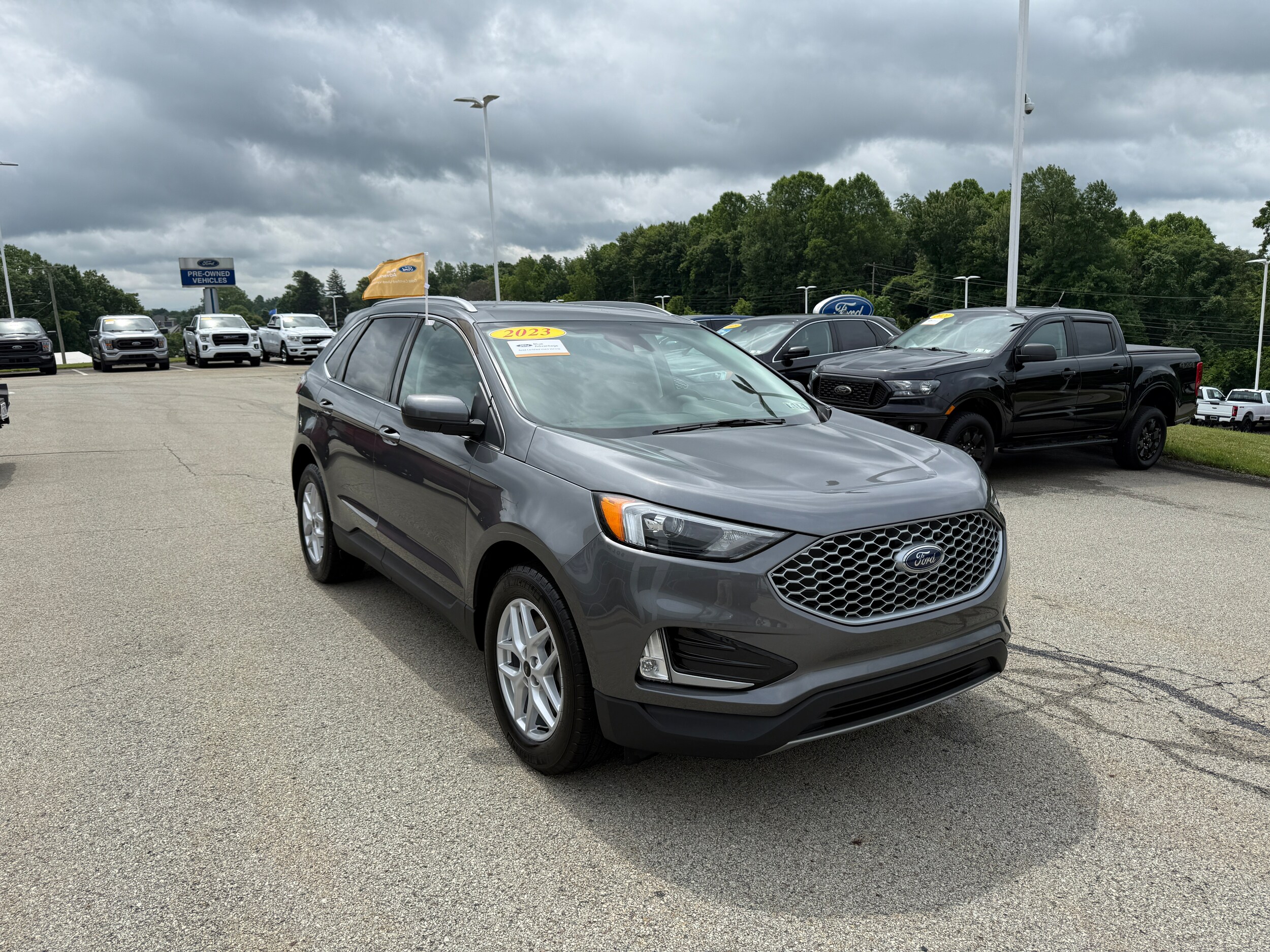 2023 Ford Edge SEL photo 3