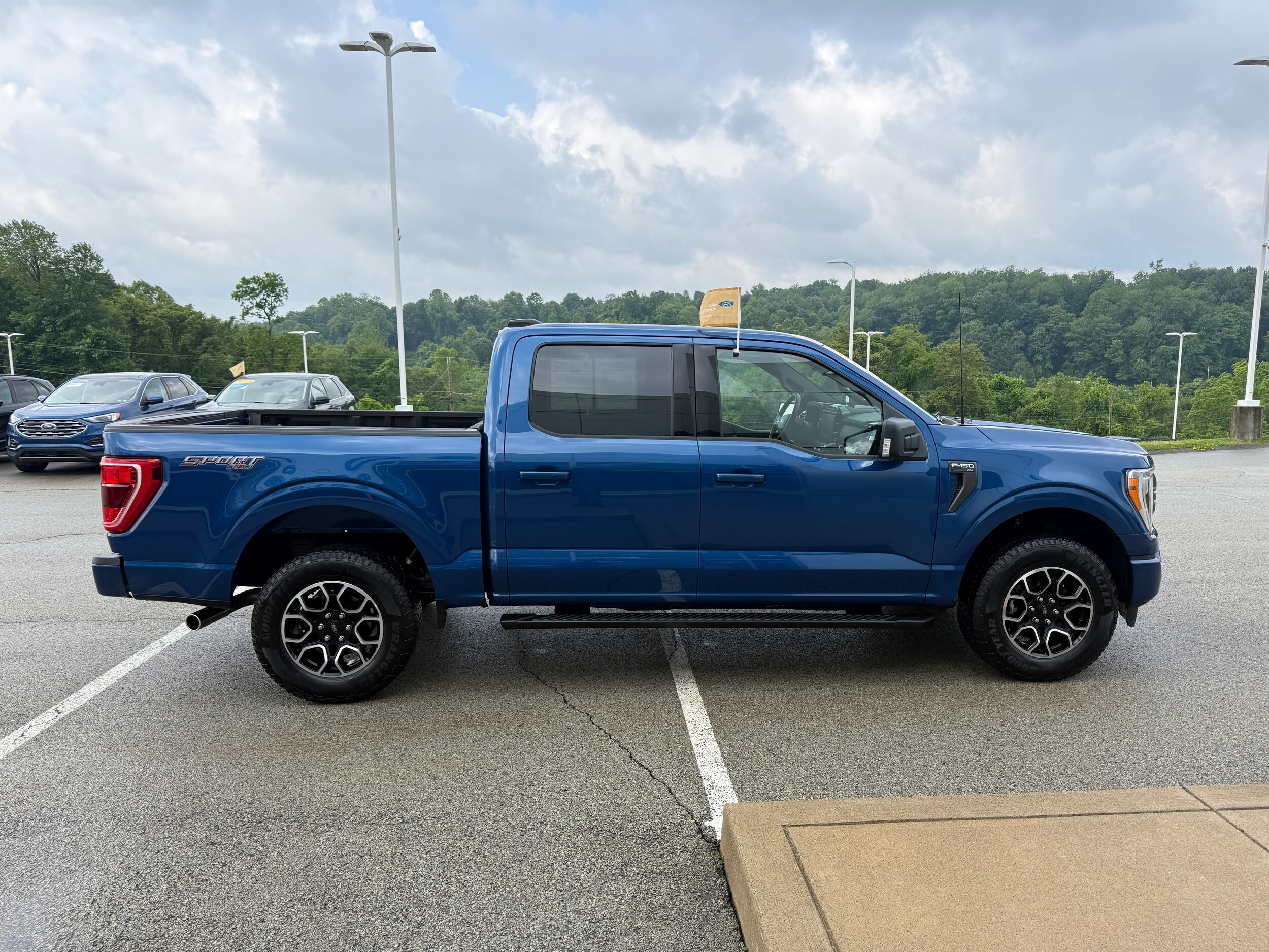 2023 Ford F-150 XLT photo 2