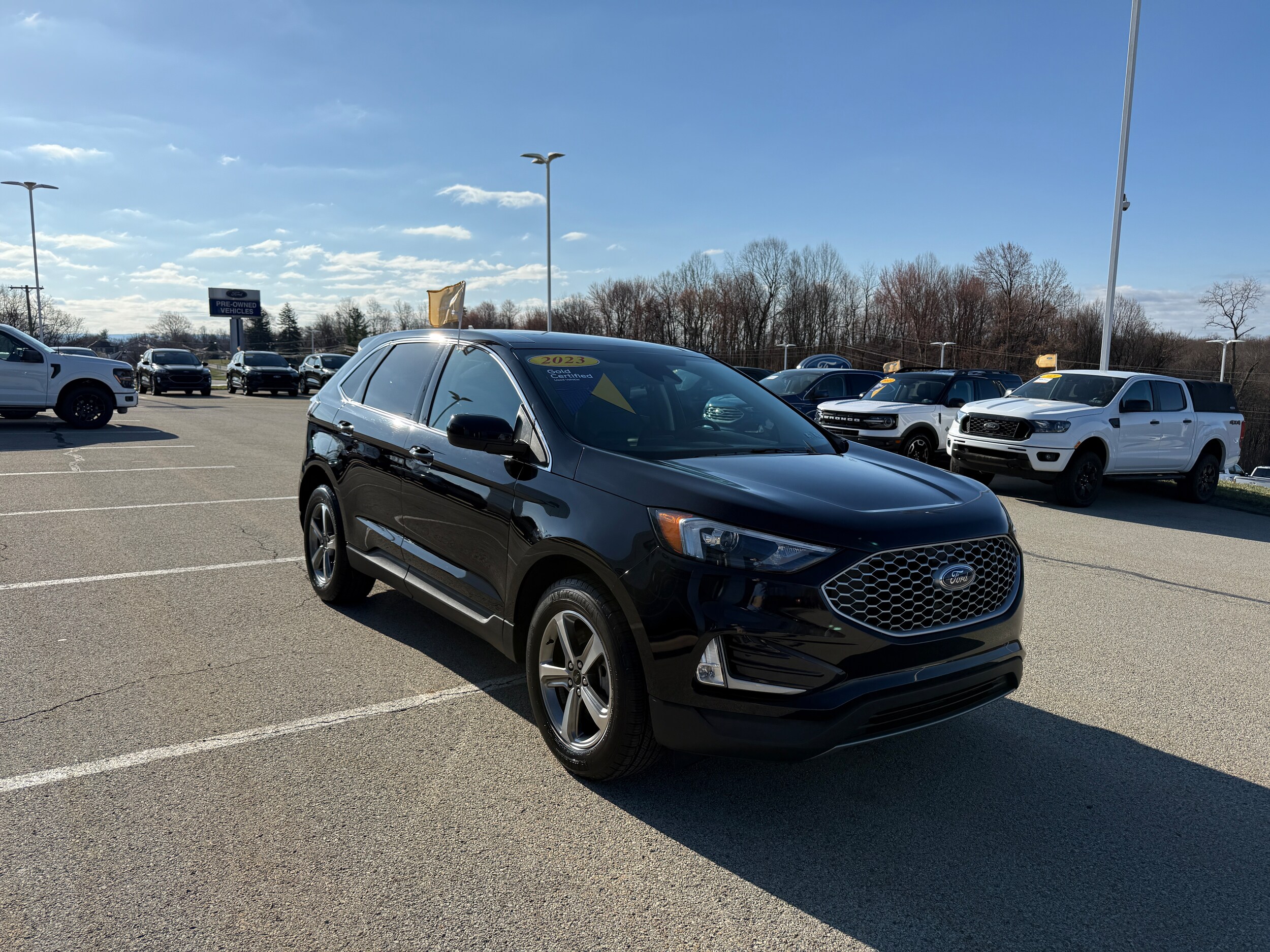 2023 Ford Edge SEL photo 3