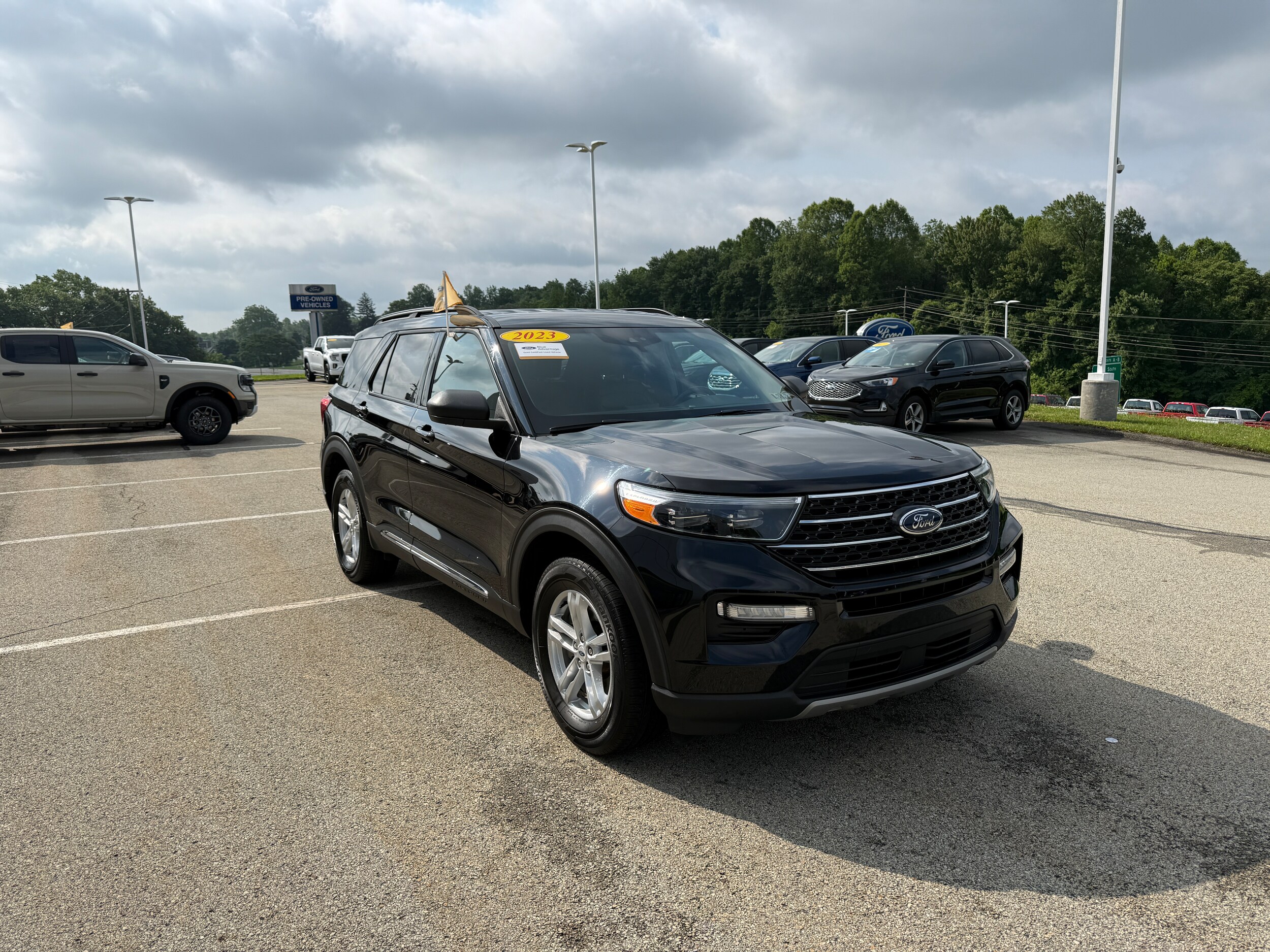 2023 Ford Explorer XLT photo 2