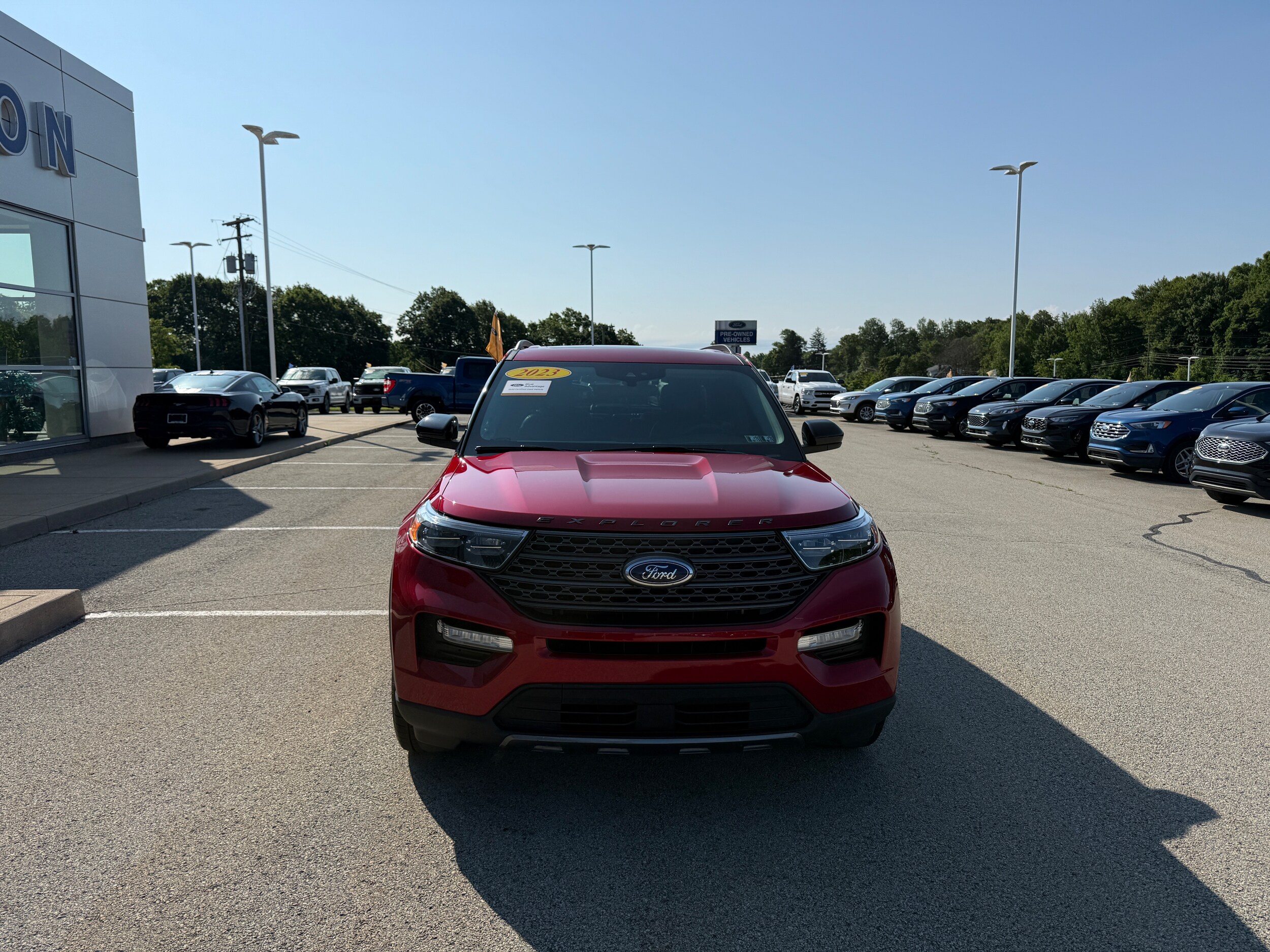 2023 Ford Explorer XLT photo 2
