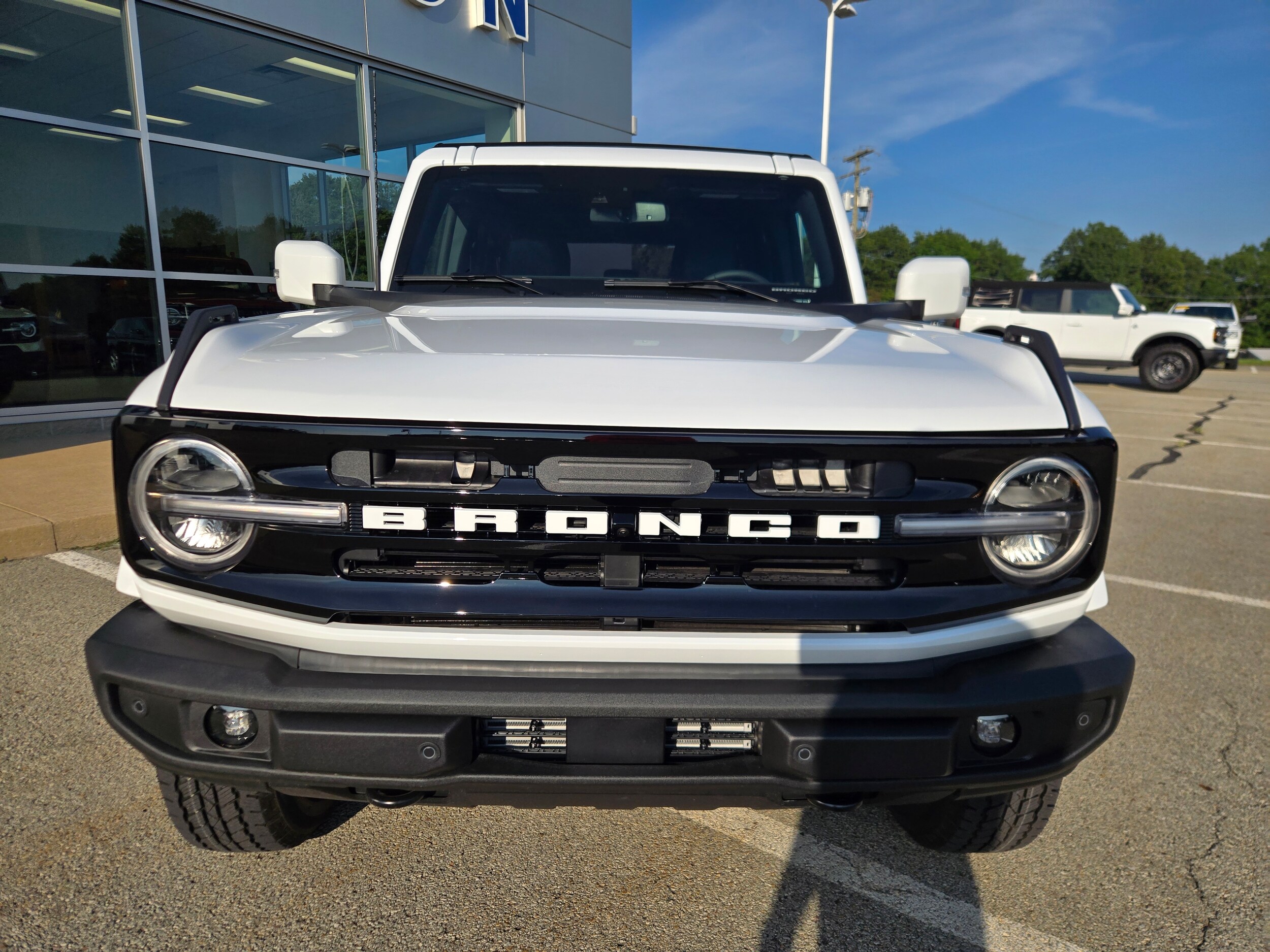 2025 Ford Bronco Outer Banks photo 2