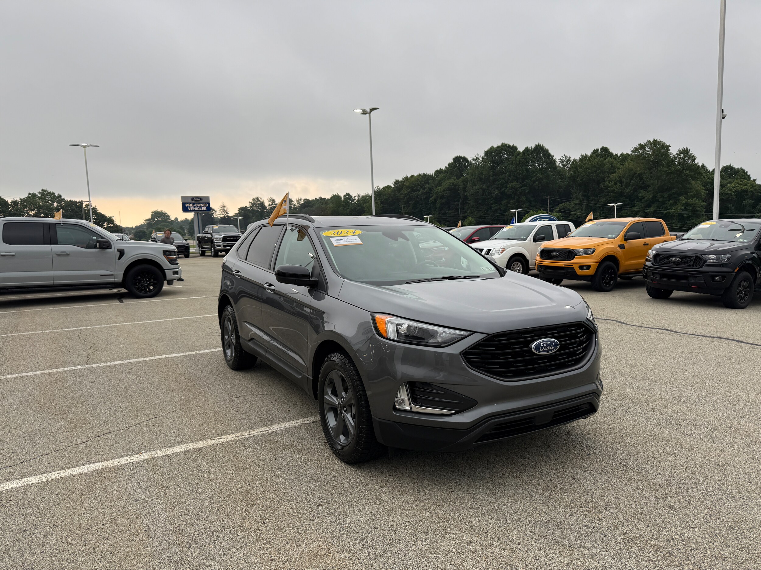 2024 Ford Edge SEL photo 3