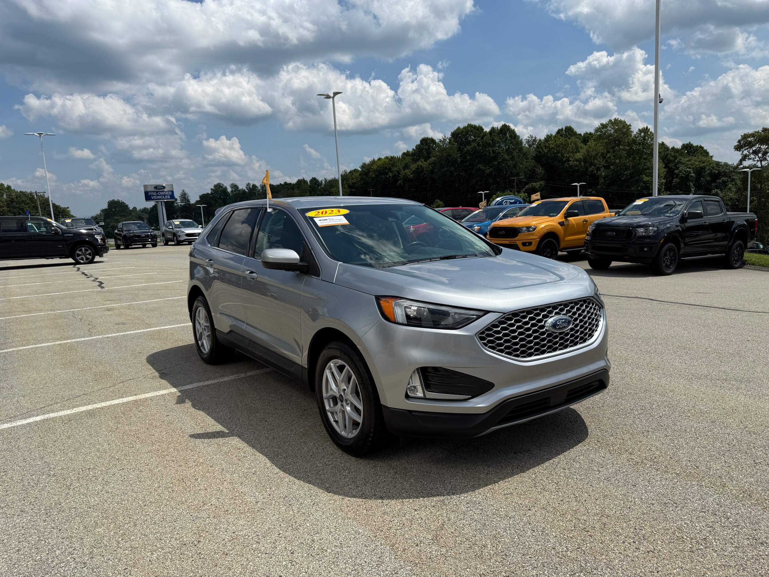 2023 Ford Edge SEL photo 3