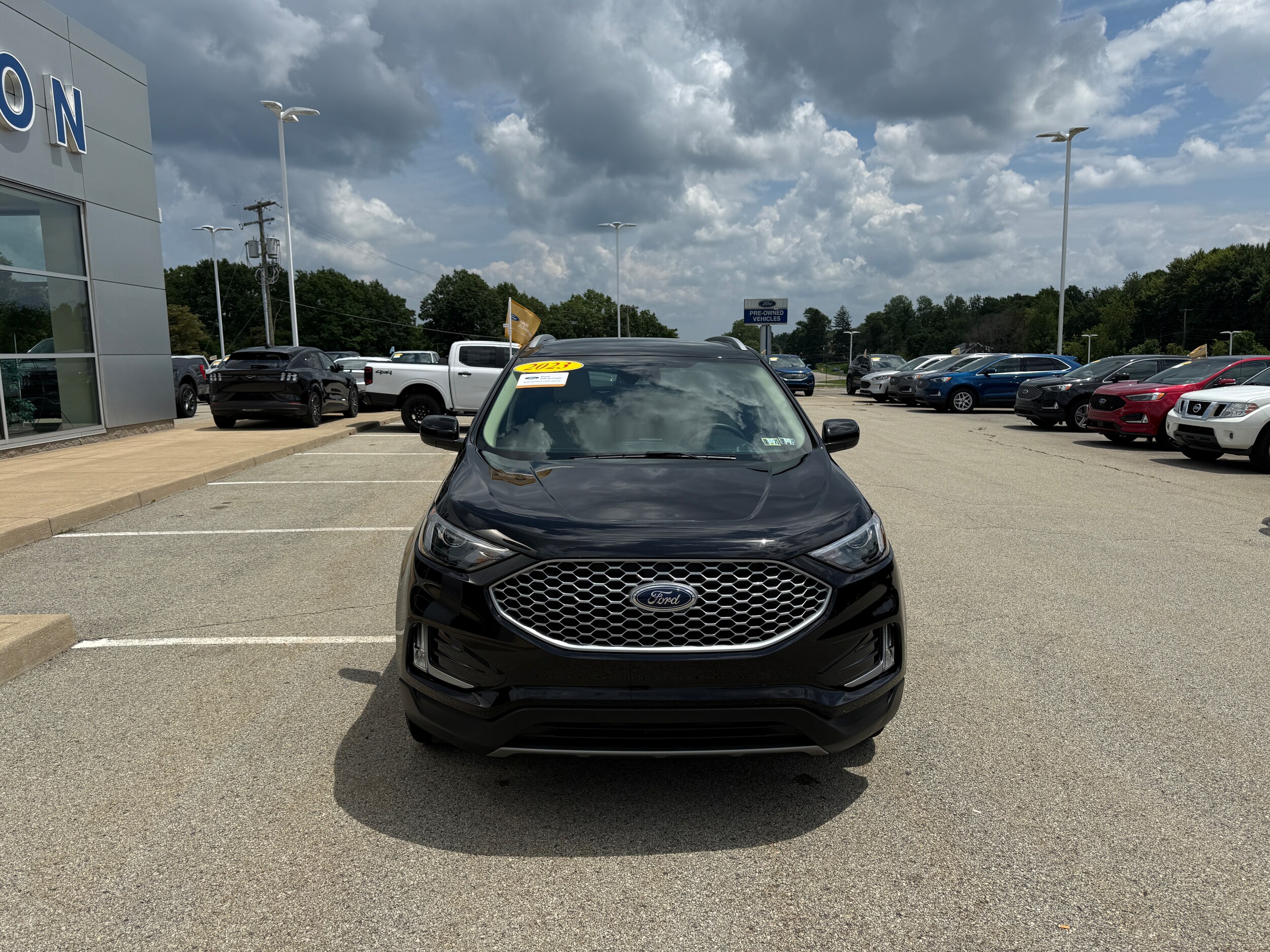 2023 Ford Edge SEL photo 2