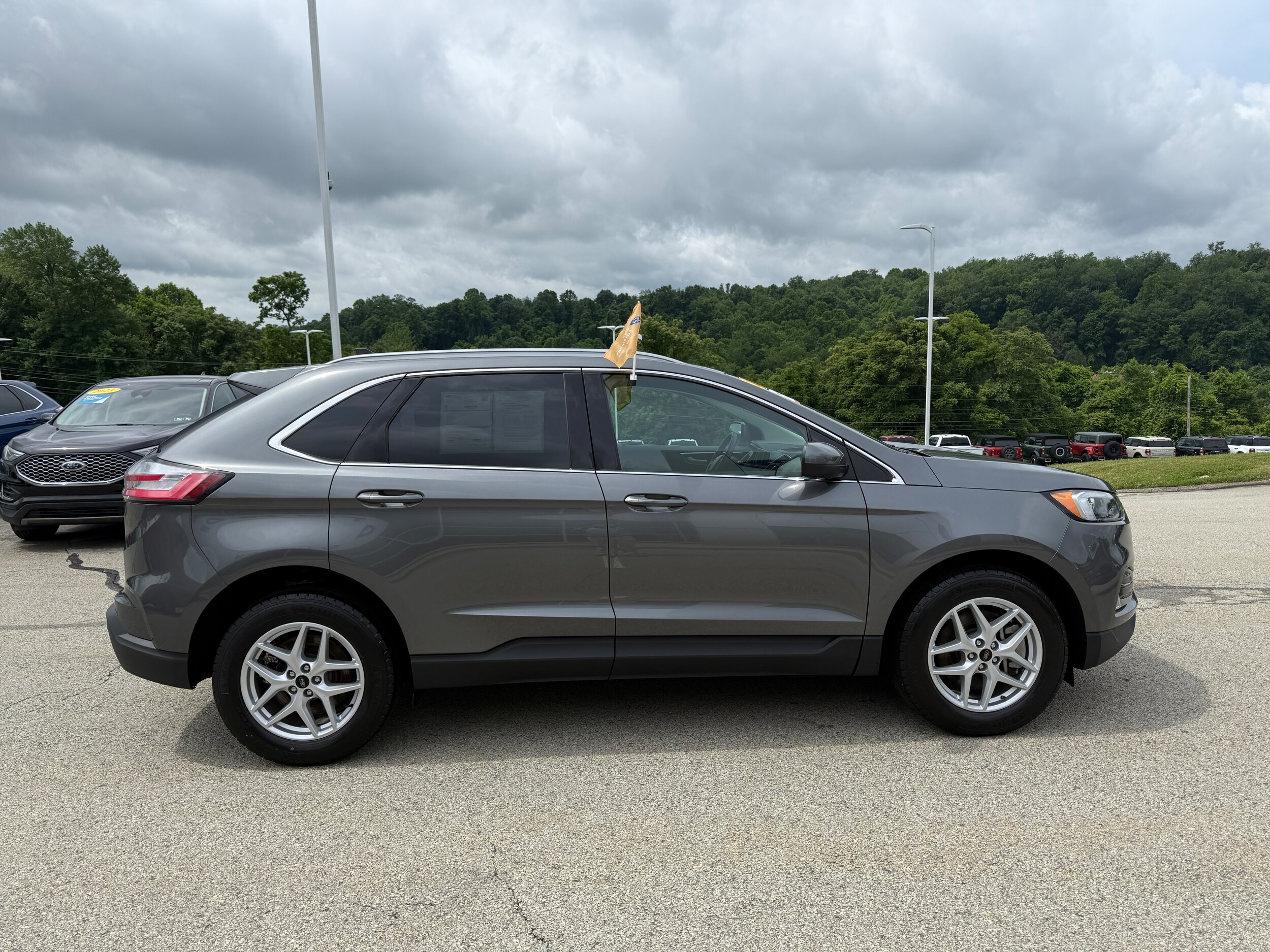 2023 Ford Edge SEL photo 4