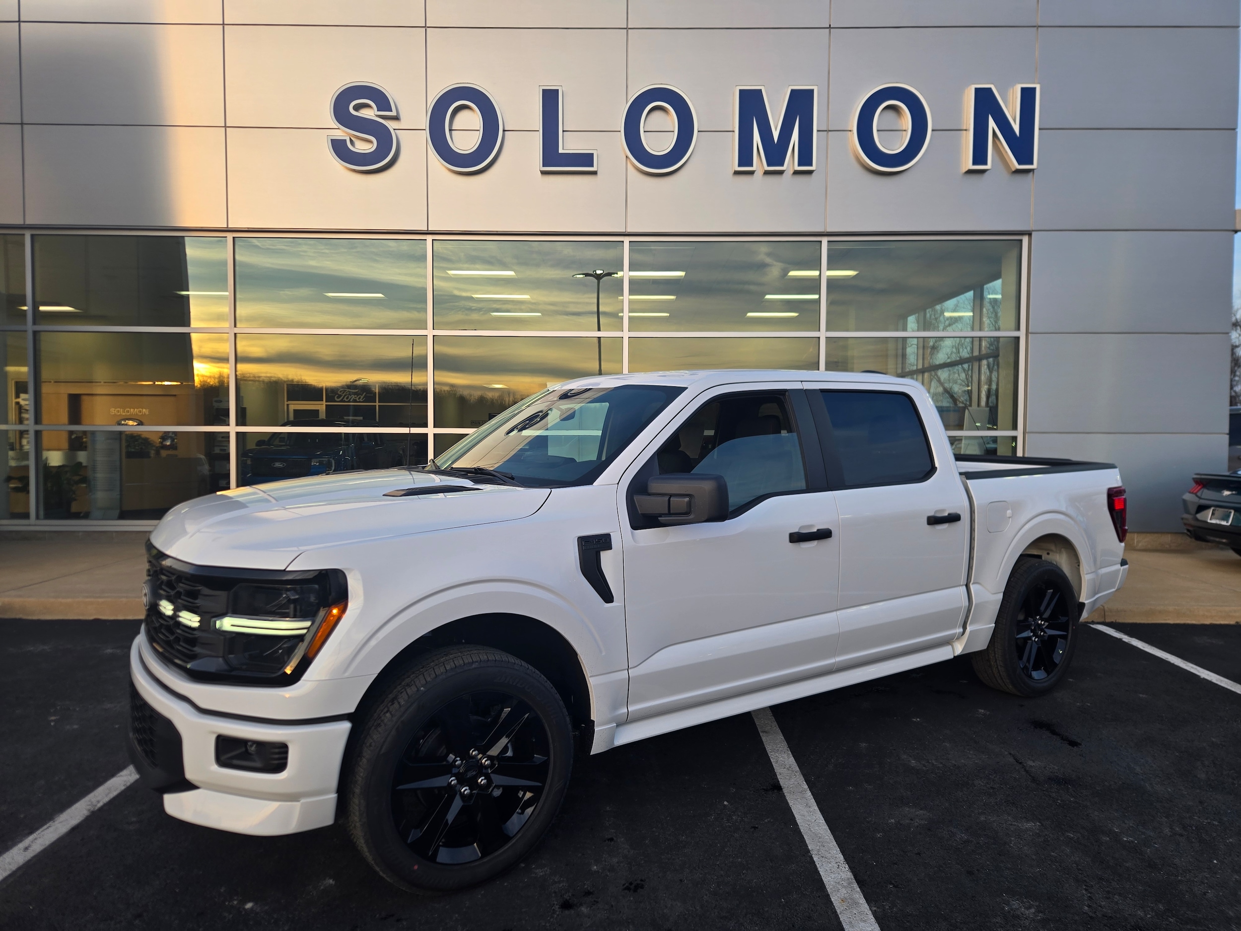 2025 Ford F-150 STX's photo