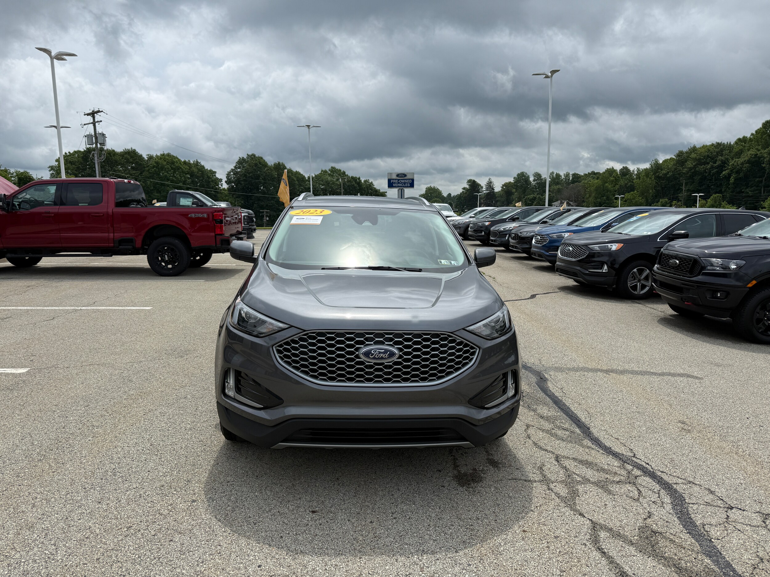 2023 Ford Edge SEL photo 2