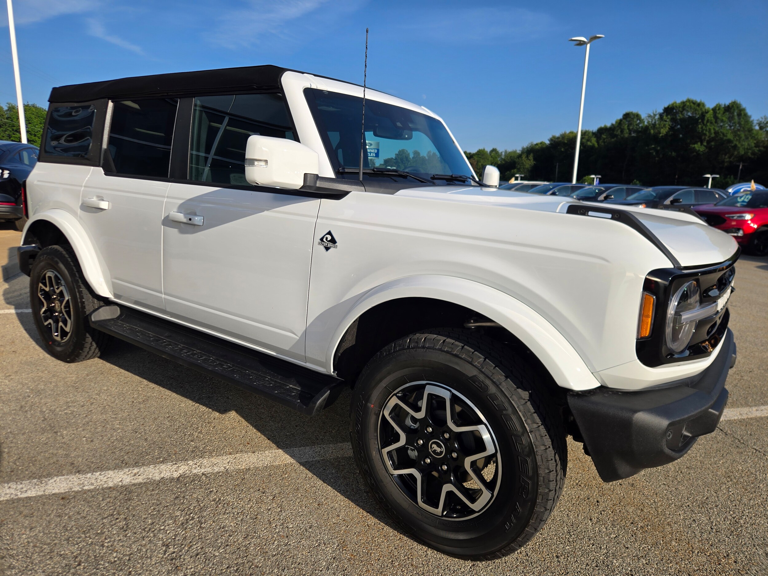 2025 Ford Bronco Outer Banks photo 3