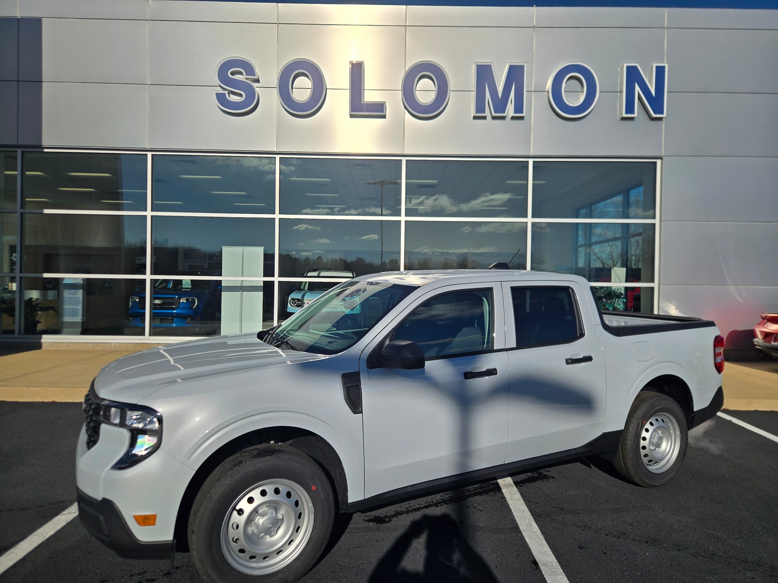 2025 Ford Maverick XL's photo