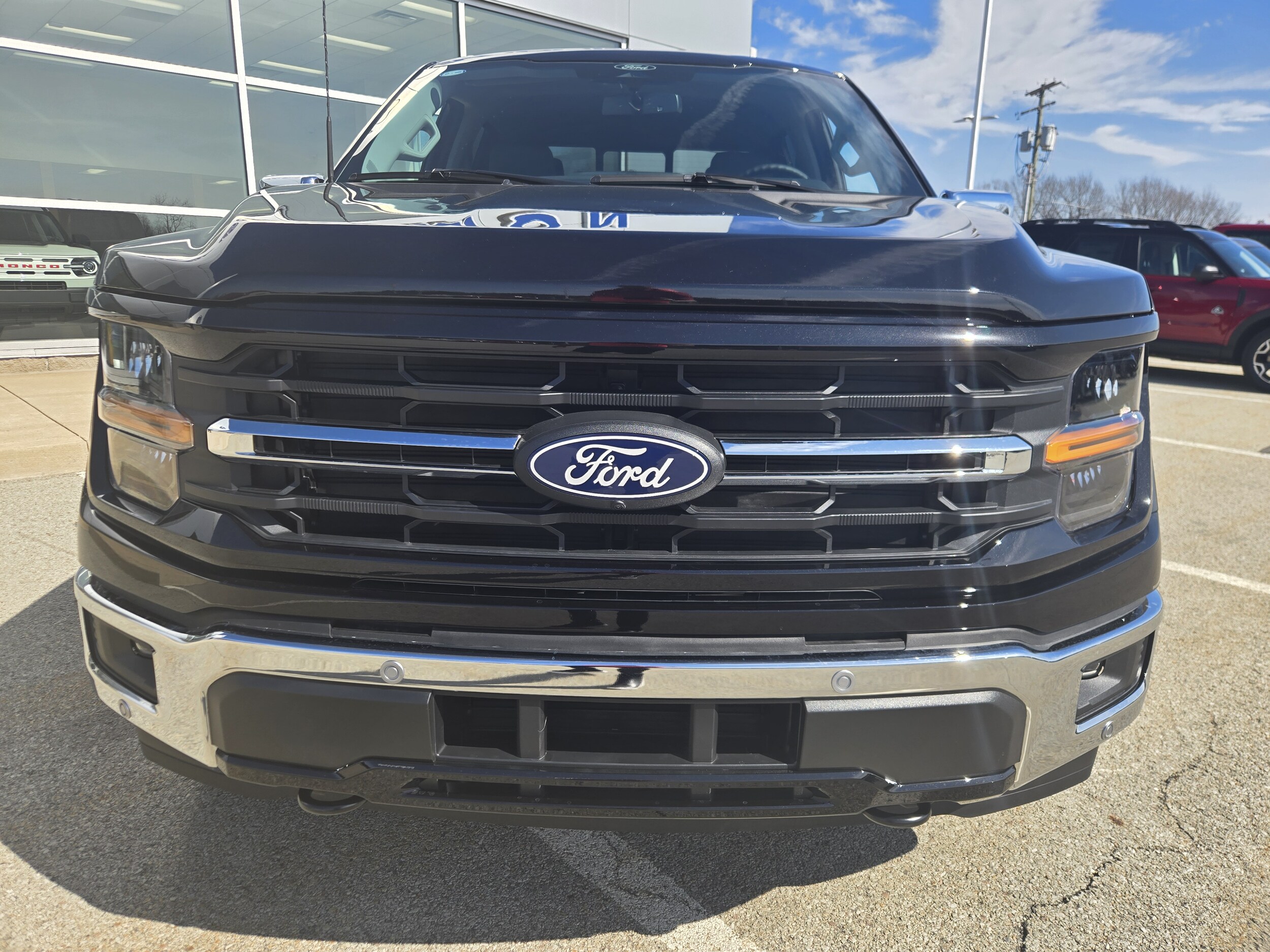 2025 Ford F-150 XLT photo 2