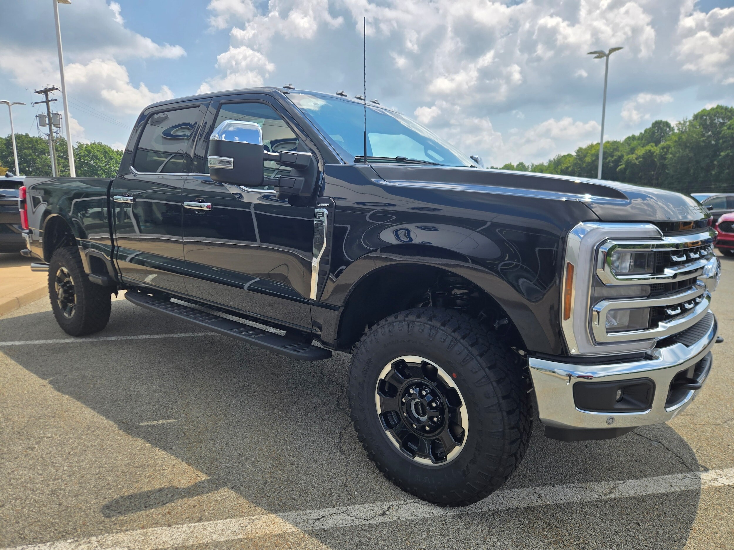 2025 Ford F-250 Lariat Tremor photo 2