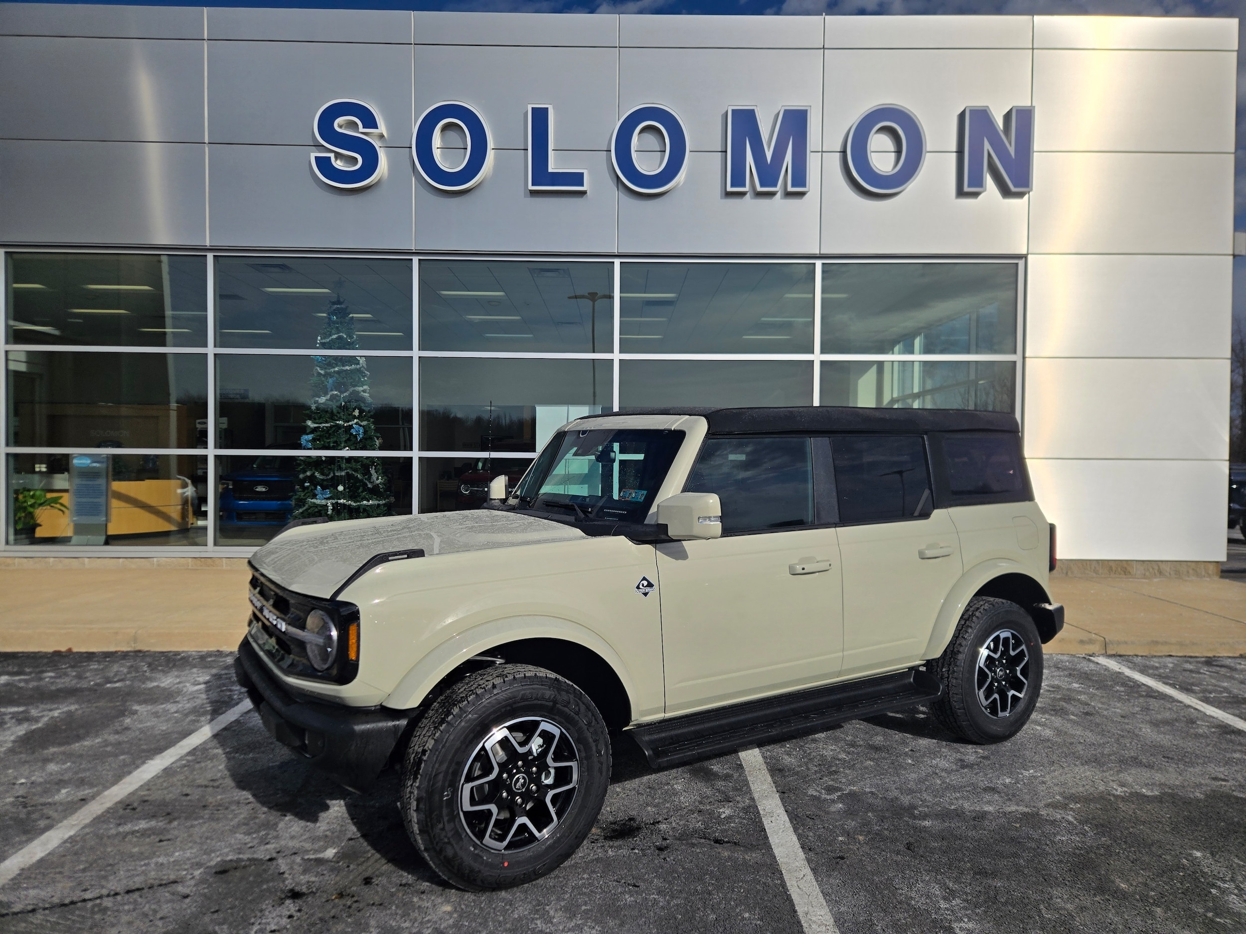 2025 Ford Bronco 4-Door Outer Banks's photo