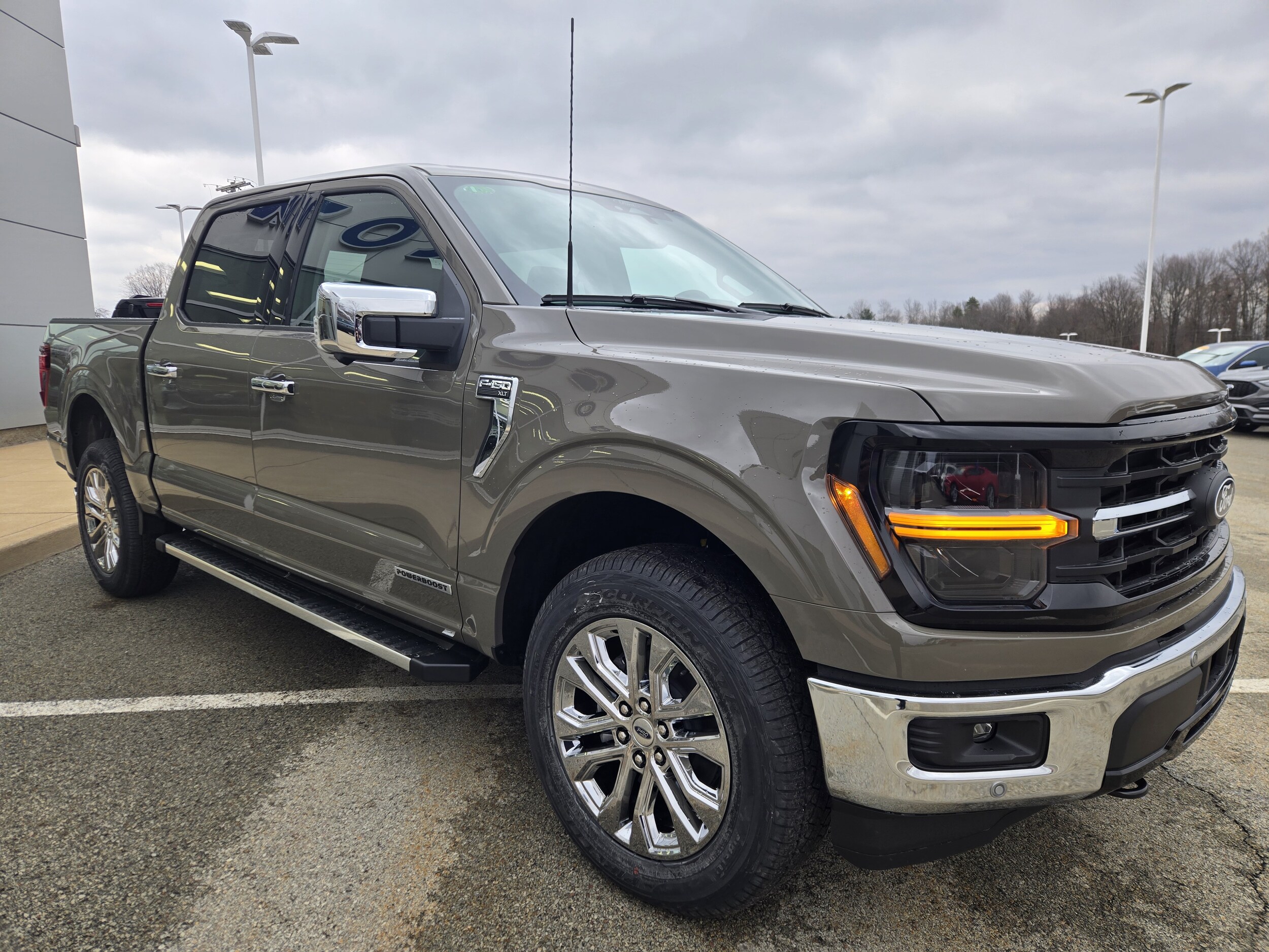 2025 Ford F-150 XLT photo 3