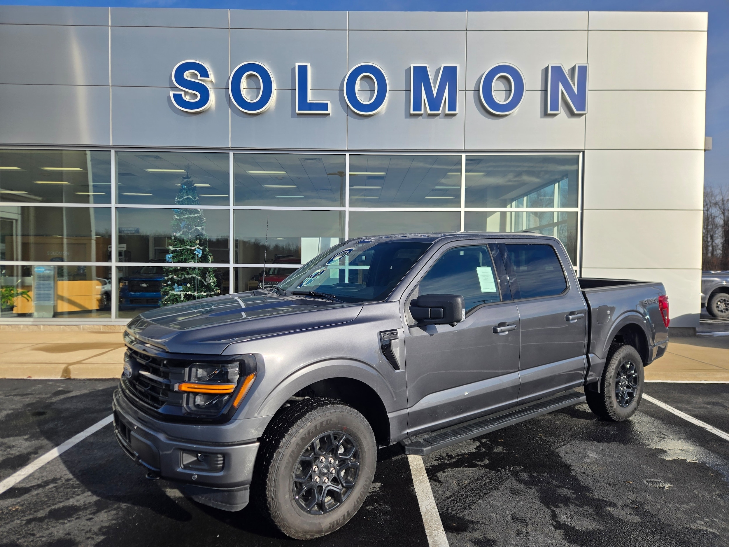 2025 Ford F-150 XLT's photo