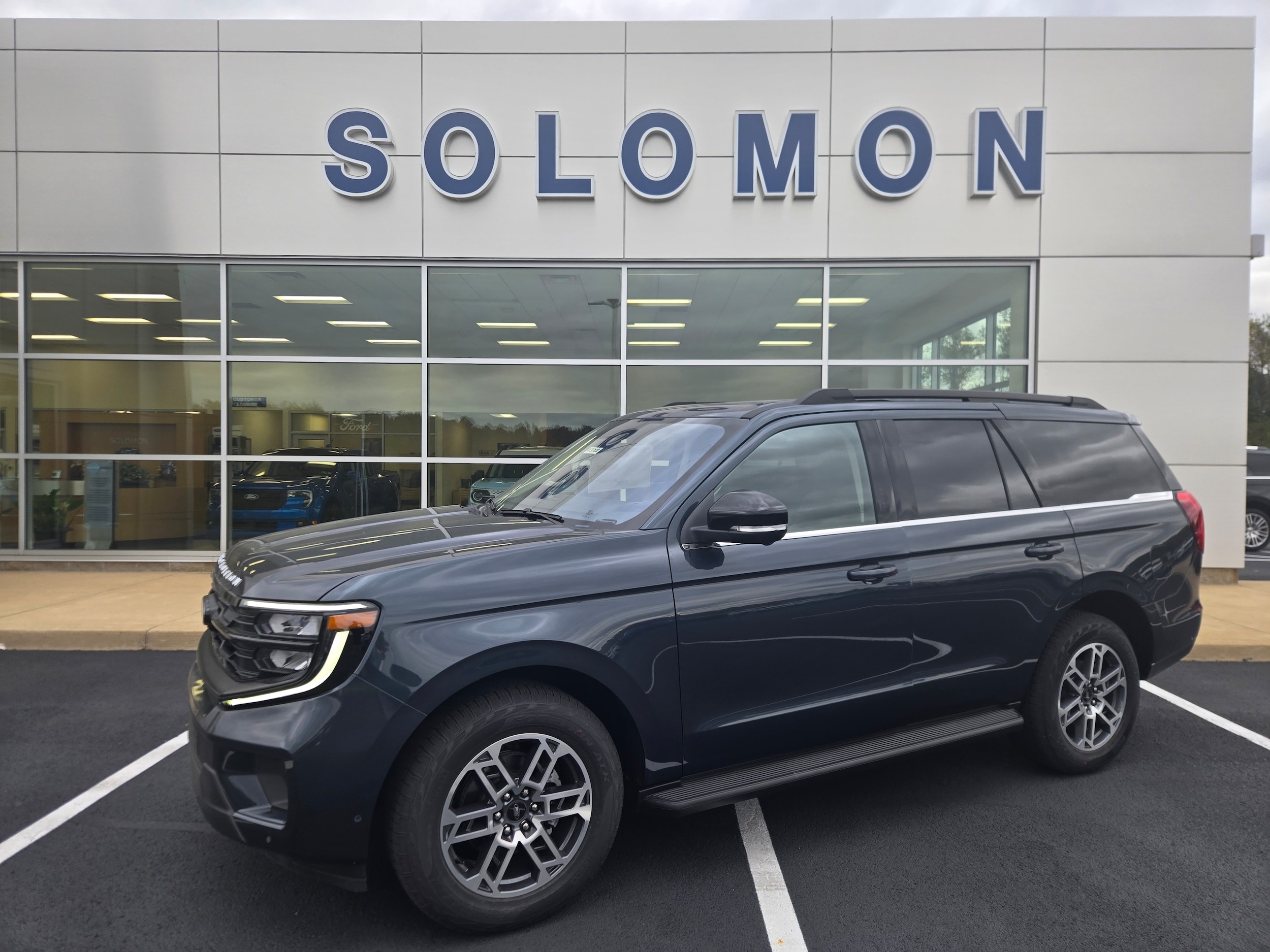 2025 Ford Expedition Active's photo