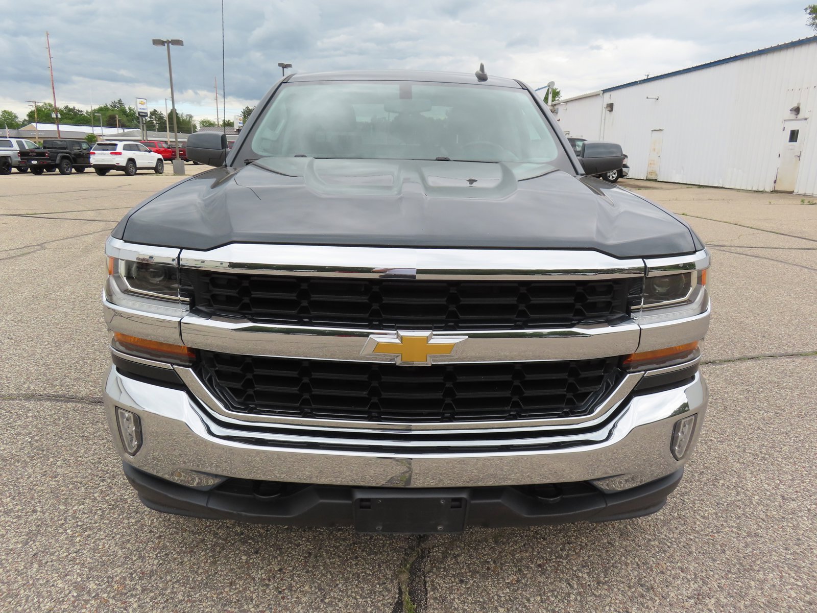 Used 2018 Chevrolet Silverado 1500 LT with VIN 3GCUKREC3JG182504 for sale in Wautoma, WI