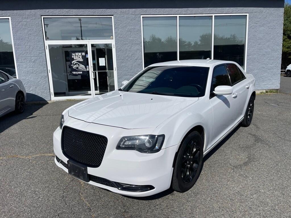 2015 Chrysler 300 S photo 2