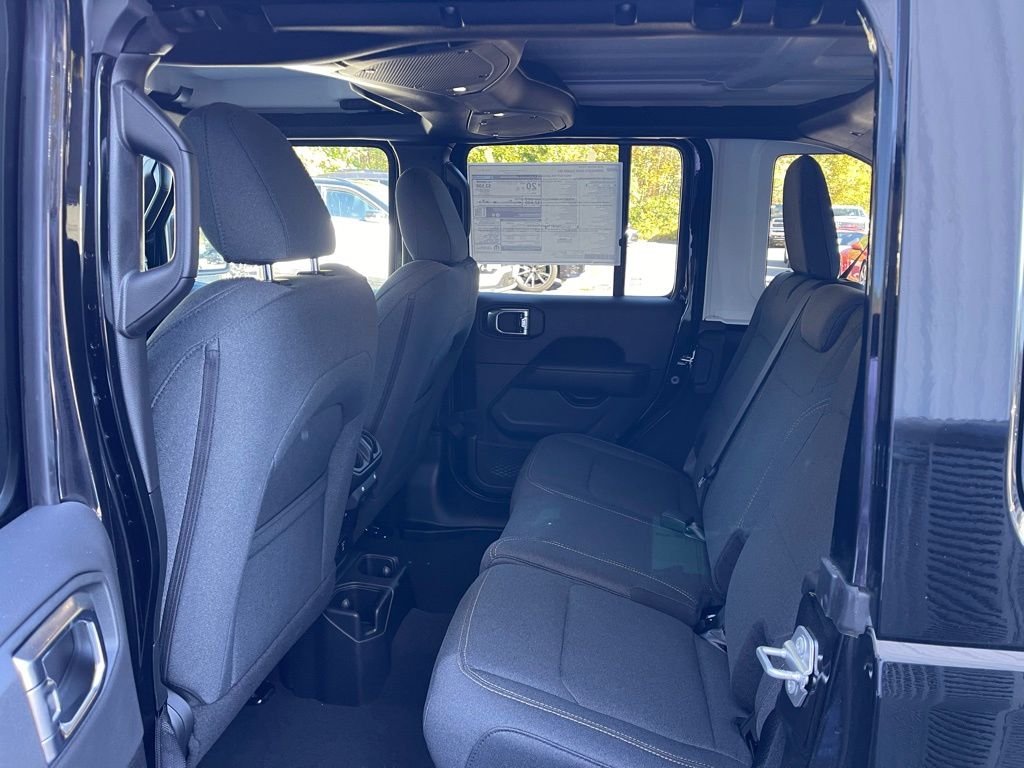 2025 Jeep Wrangler 4-Door Sahara - Photo 12