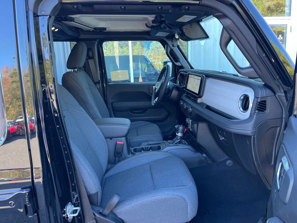 2025 Jeep Wrangler 4-Door Sahara - Photo 14