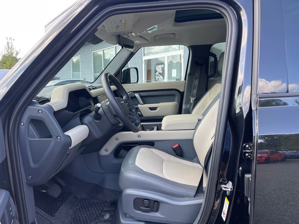2024 Land Rover Defender X-Dynamic SE - Photo 12