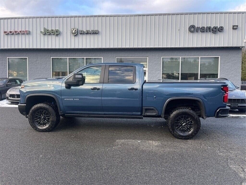 2024 Chevrolet Silverado 2500HD ZR2 photo 2