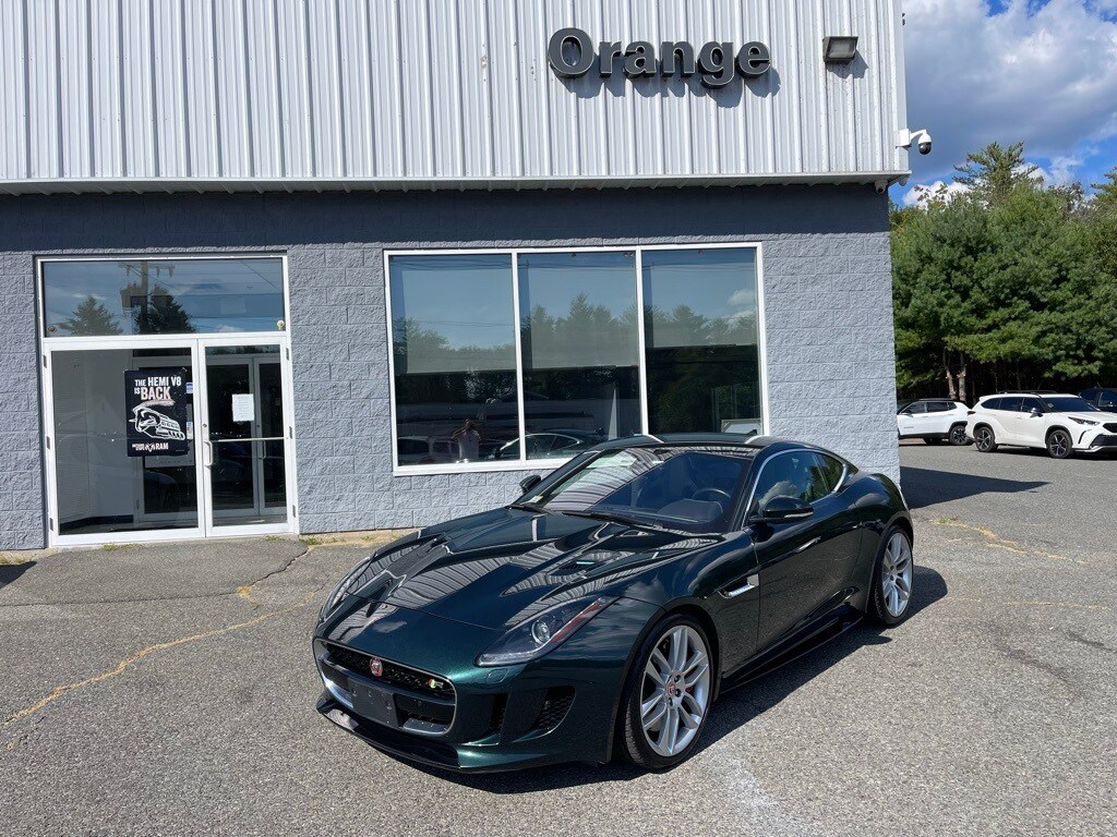2017 Jaguar F-TYPE R photo 2