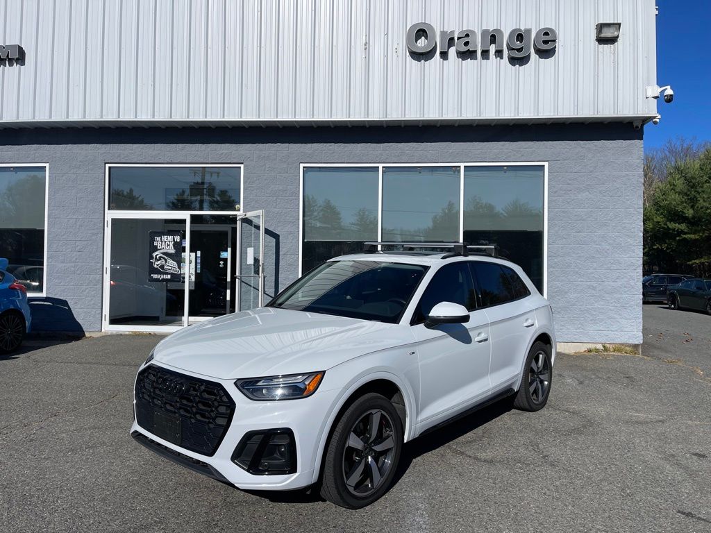 2022 Audi Q5 45 Premium Plus's photo