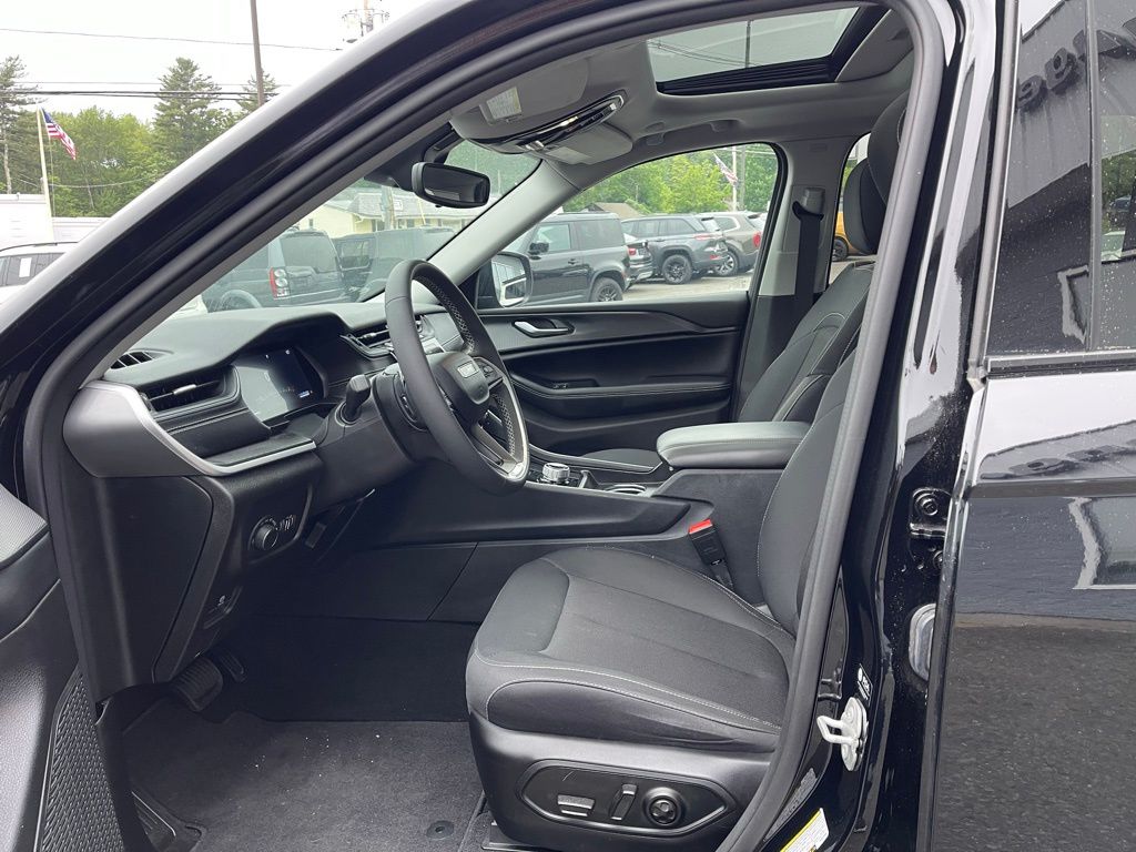 2023 Jeep Grand Cherokee Laredo - Photo 10