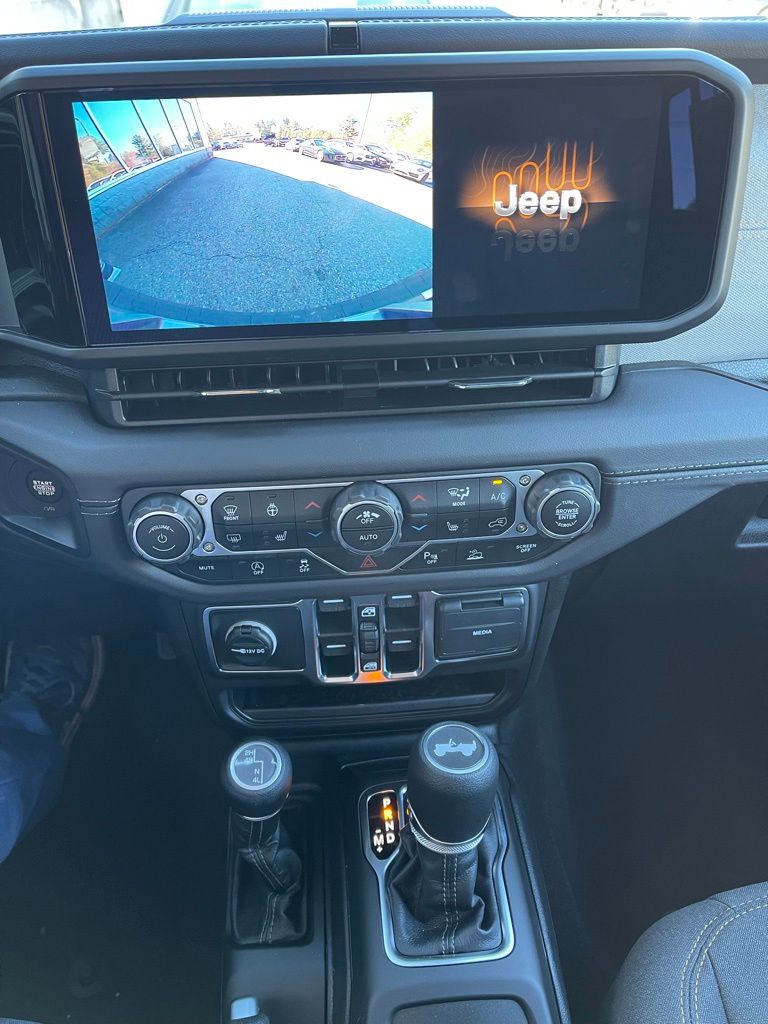 2025 Jeep Wrangler 4-Door Sahara - Photo 16