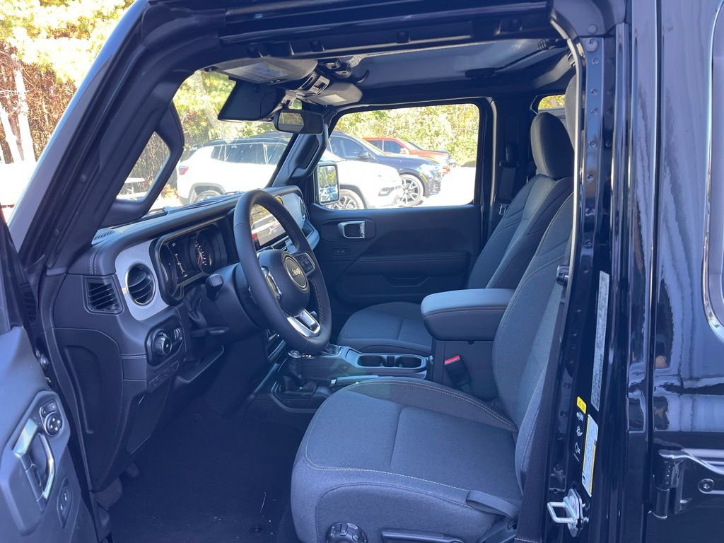 2025 Jeep Wrangler 4-Door Sahara - Photo 10