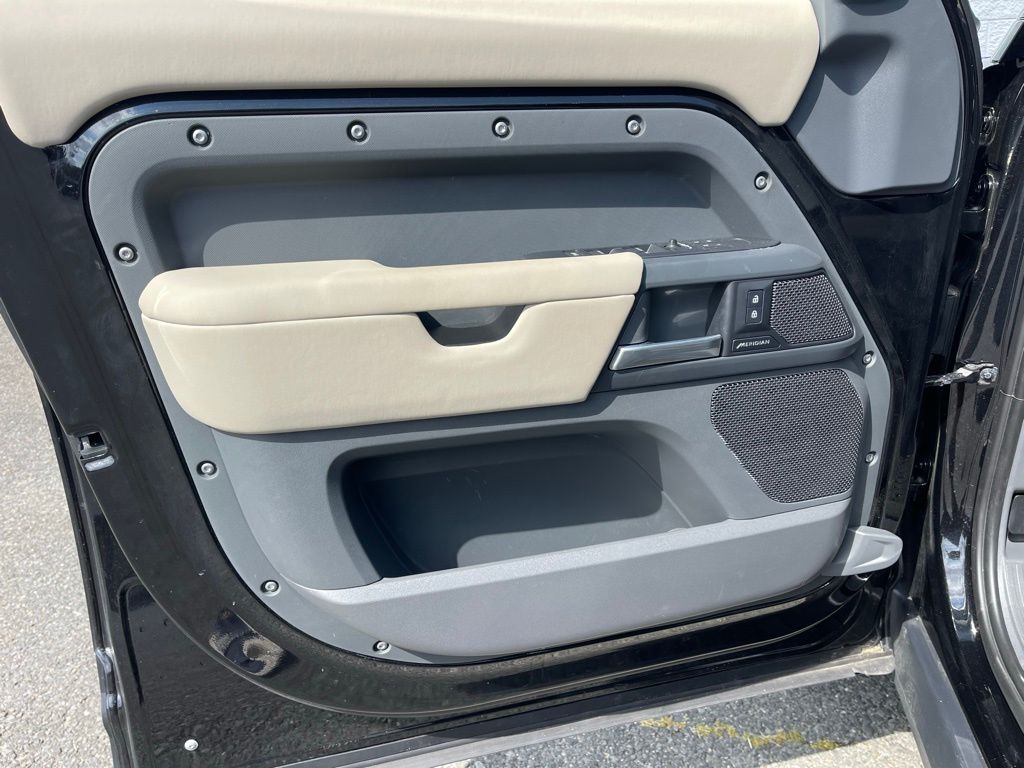 2024 Land Rover Defender X-Dynamic SE - Photo 21