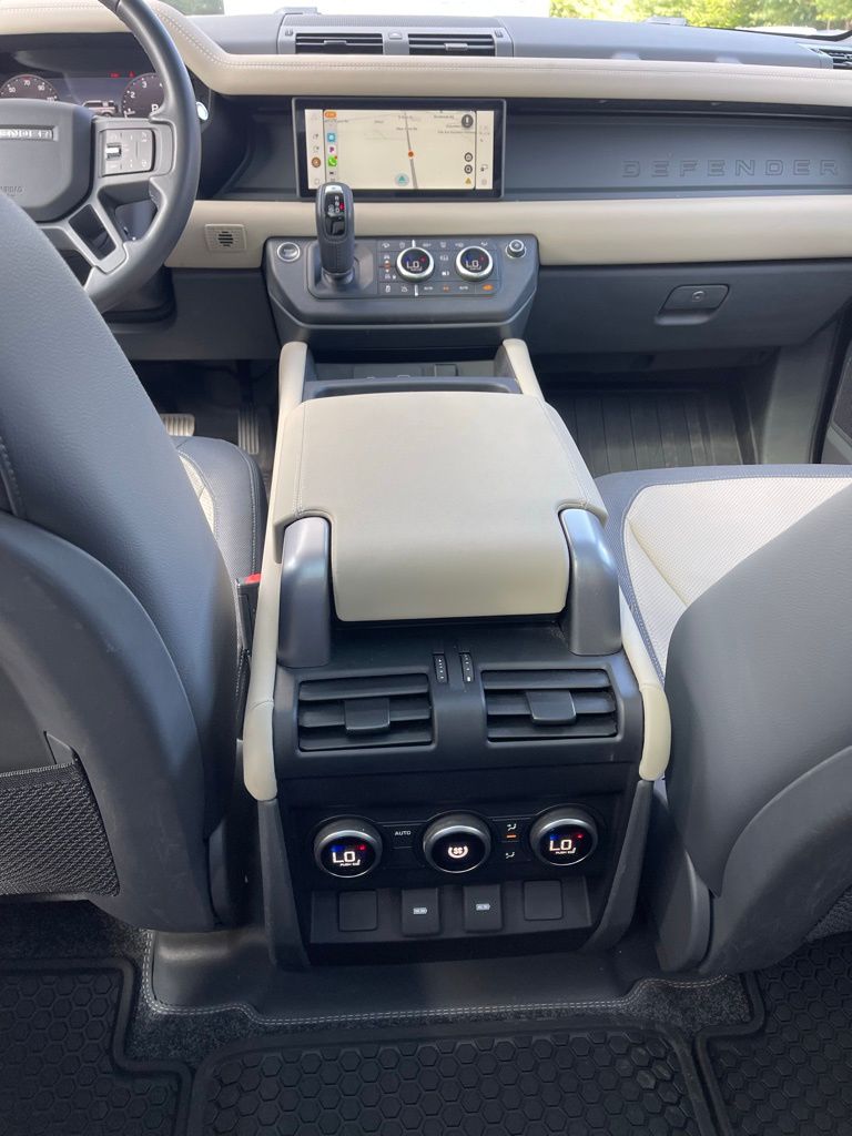 2024 Land Rover Defender X-Dynamic SE - Photo 19