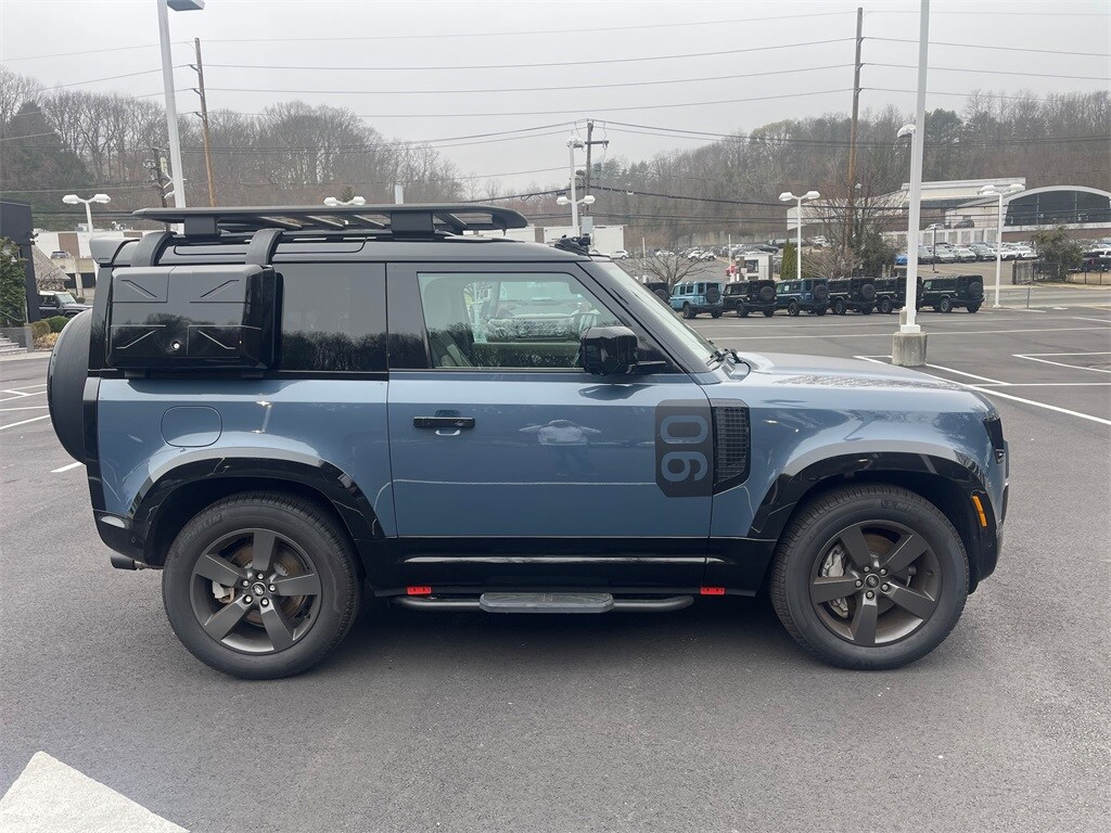 2024 Land Rover Defender 90 X-Dynamic SE photo 4