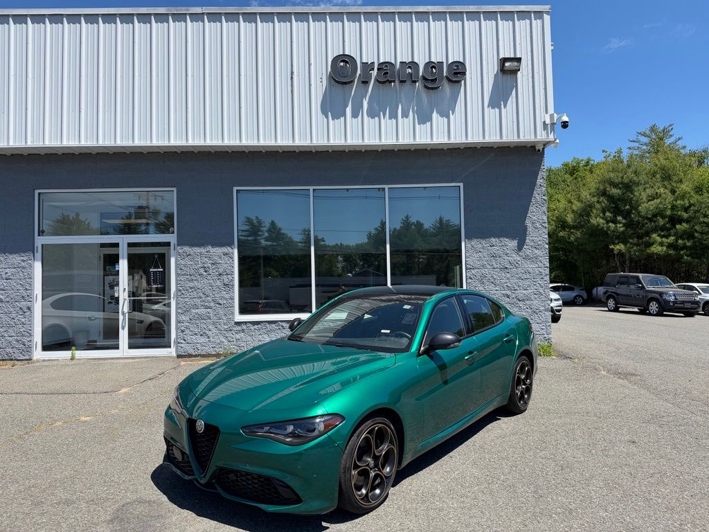 Green (Verde Fangio Metallic) 2025 Alfa Romeo Giulia Sedan All-Wheel Drive 8-Speed Automatic