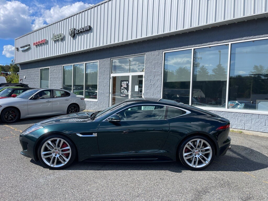2017 Jaguar F-TYPE R photo 4