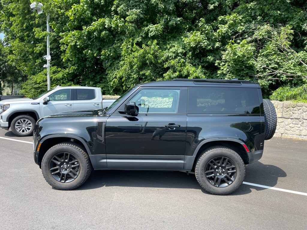 2023 Land Rover Defender 90 S photo 3