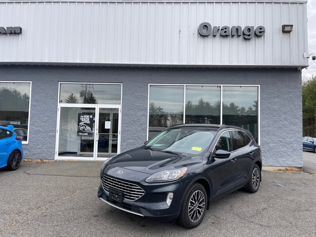 2022 Ford Escape Titanium's photo