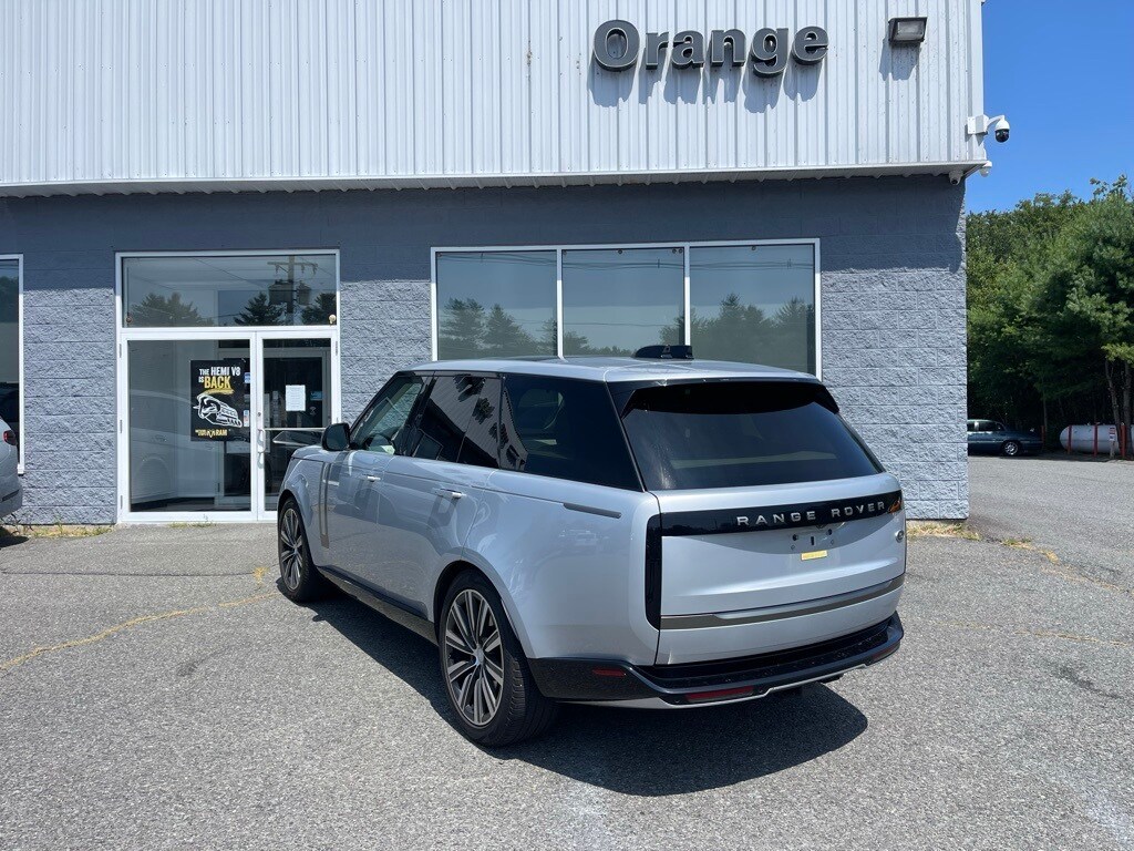 2023 Land Rover Range Rover SE photo 2